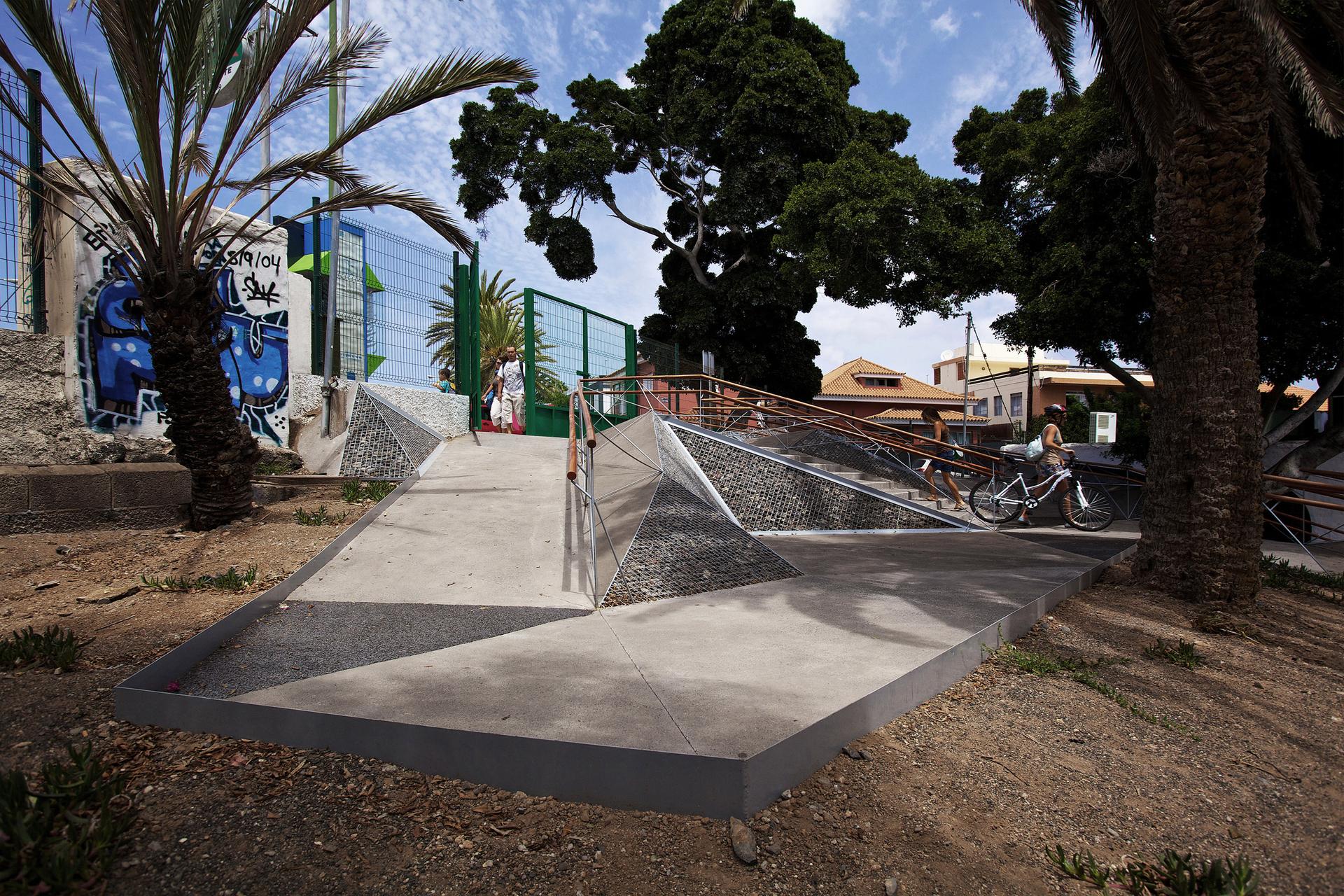 ACCESIBLE PATHWAY AT SWIMMING CLUB - image 9