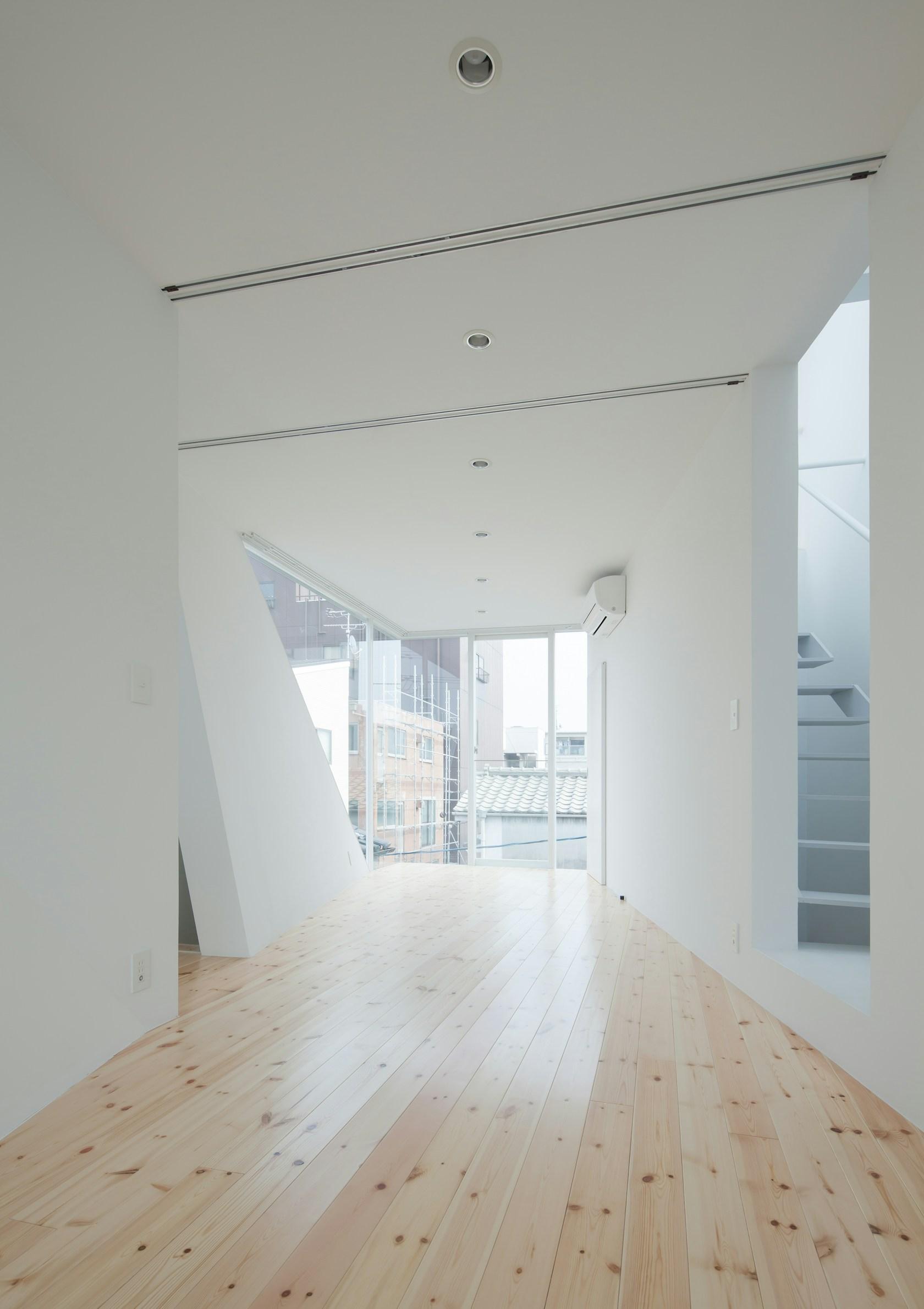 House in Tamatsu - image 13