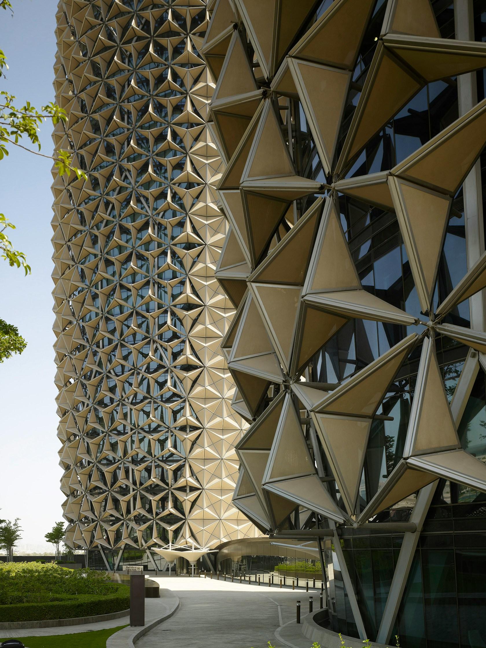Al Bahr Towers - image 3