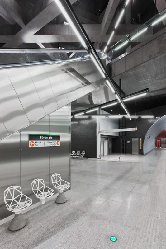 M4 Fővám tér station - image 5