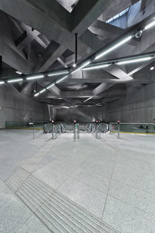 M4 Fővám tér station - image 8
