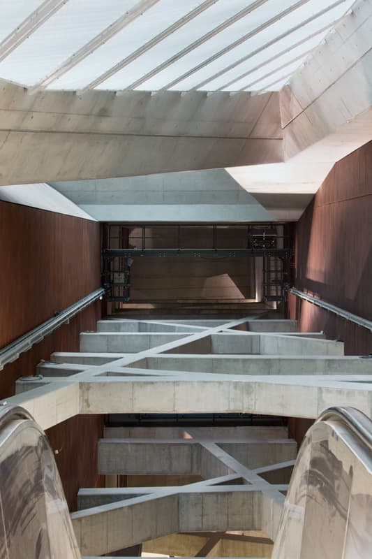 M4 Fővám tér station - image 13