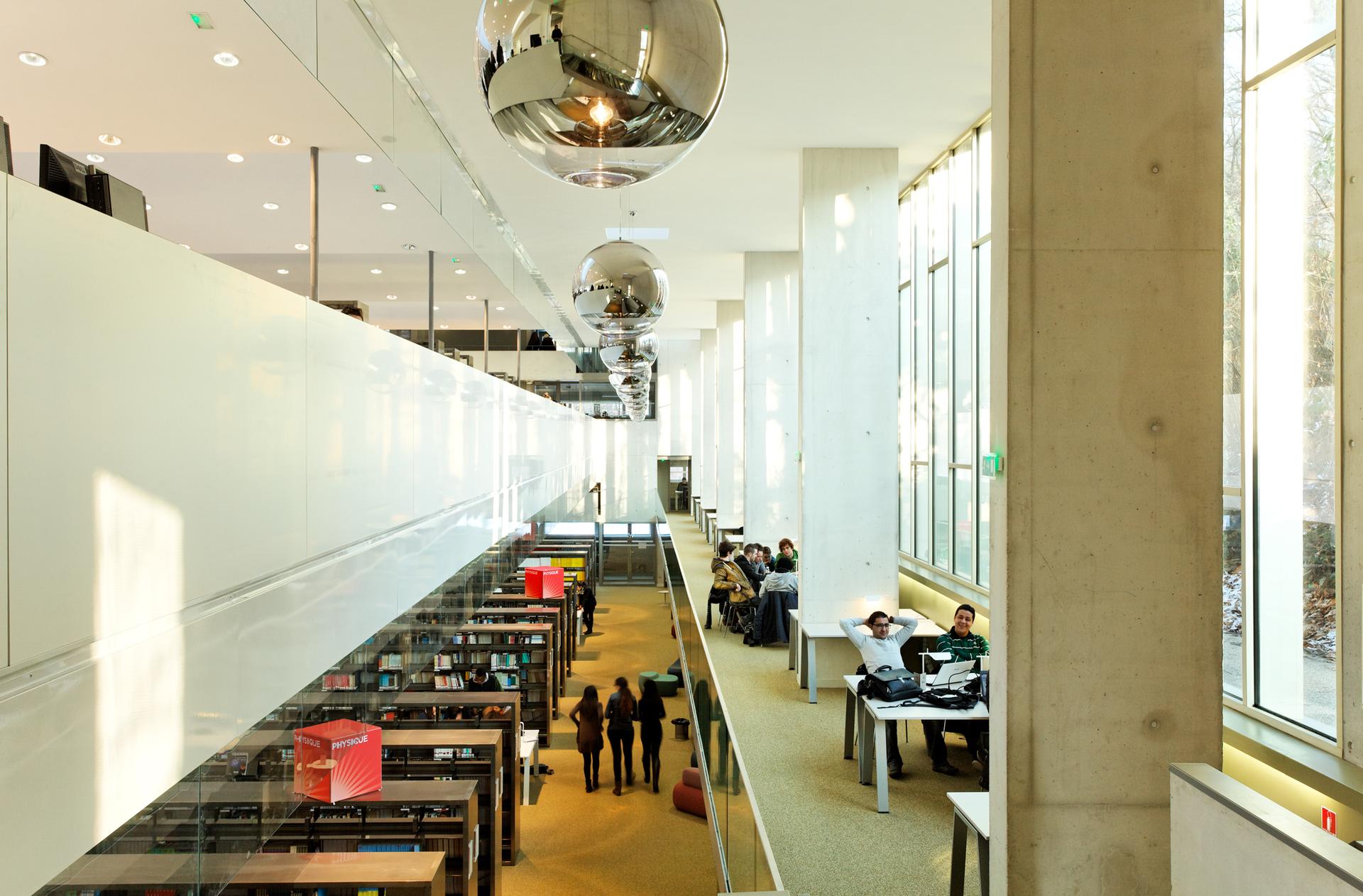 Versailles University Science Library - image 5