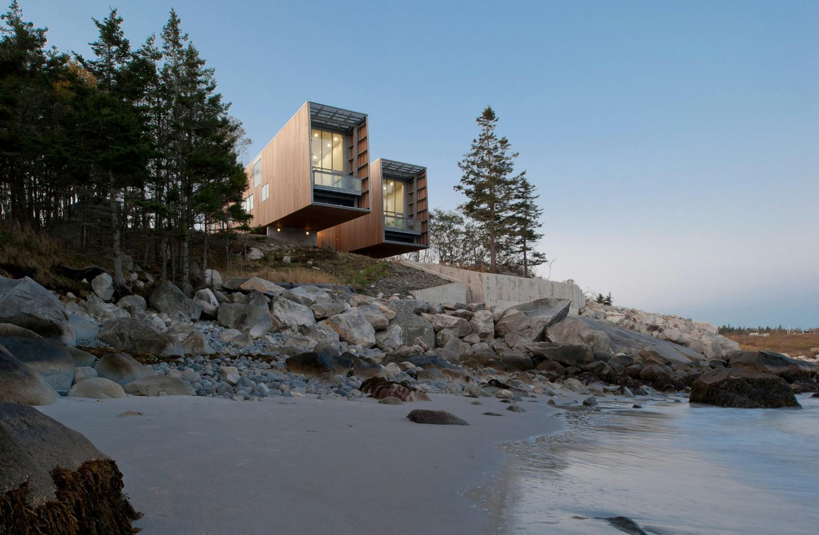 Two Hulls House