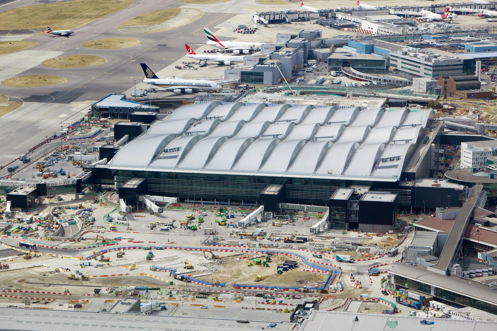 Terminal 2 -the Queen's terminal- Heathrow Airport - image 2