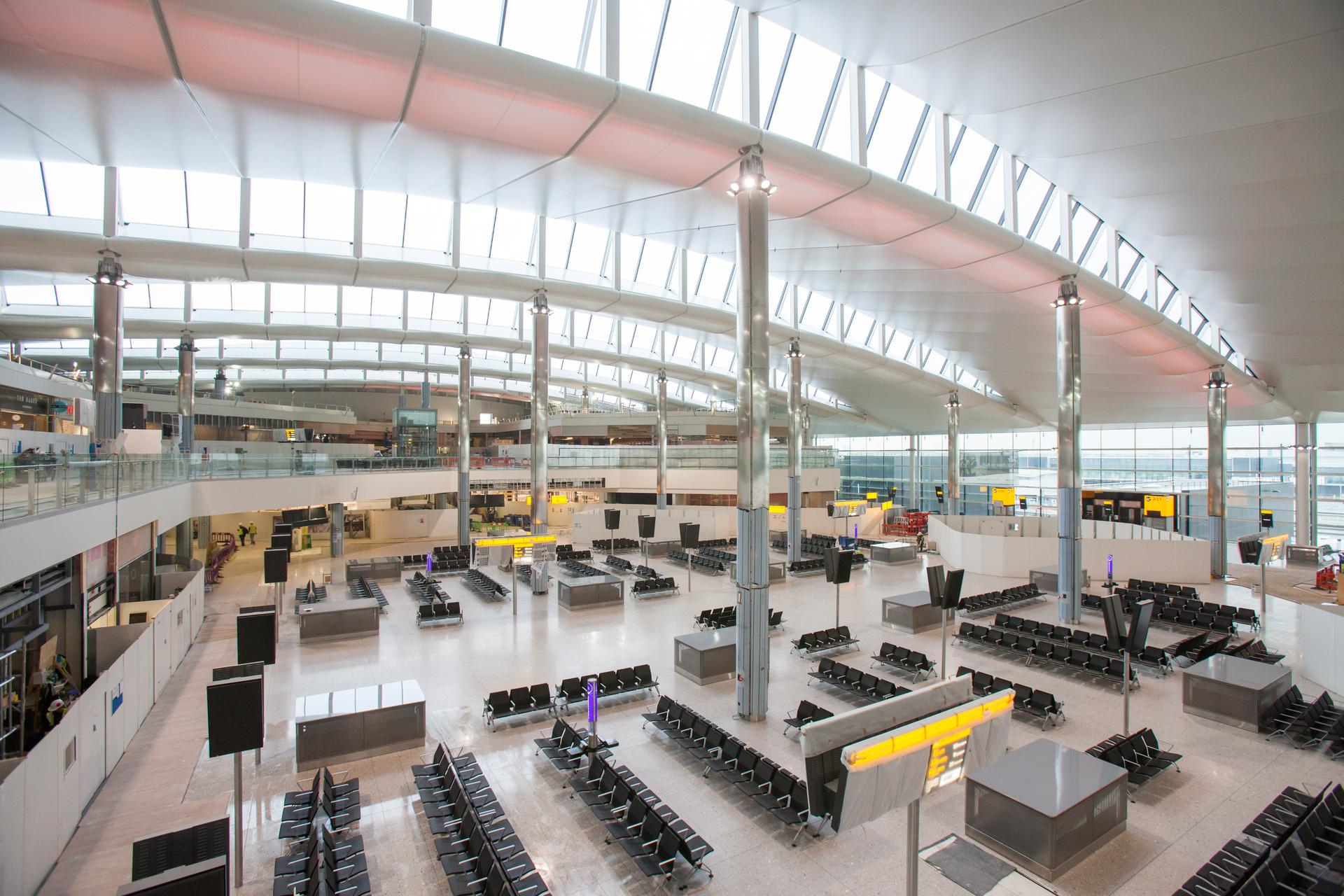 Terminal 2 -the Queen's terminal- Heathrow Airport - image 5