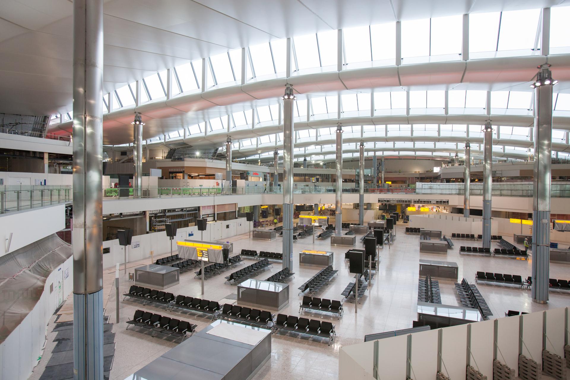 Terminal 2 -the Queen's terminal- Heathrow Airport - image 7