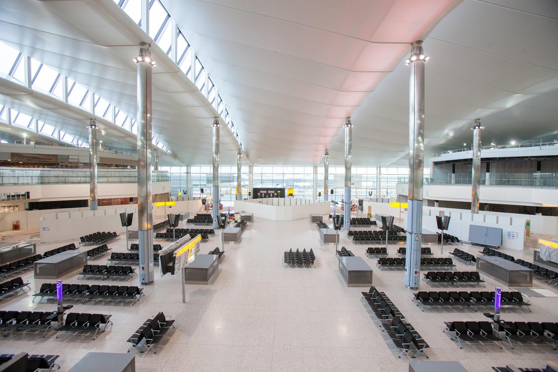 Terminal 2 -the Queen's terminal- Heathrow Airport - image 11