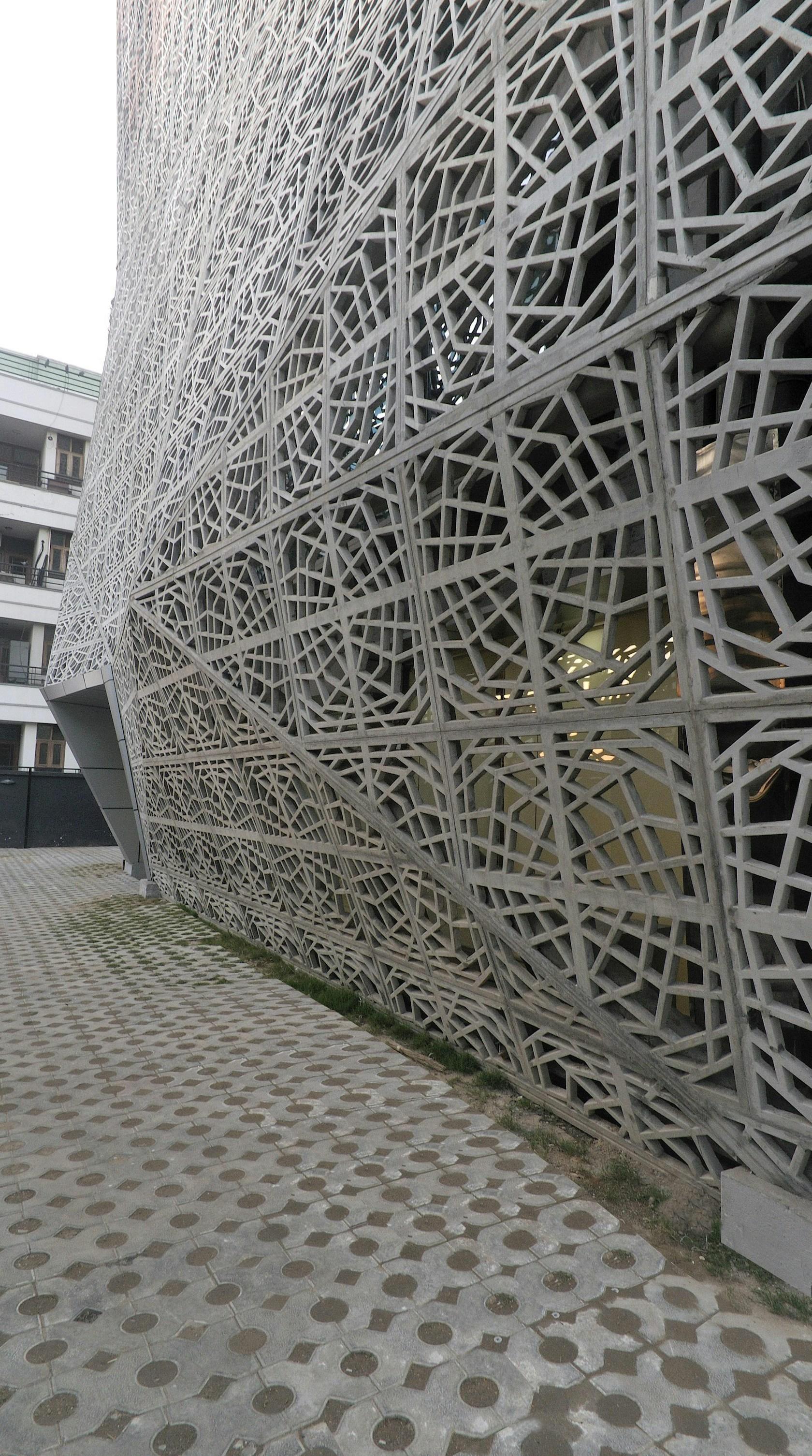 72 Screens - image 7