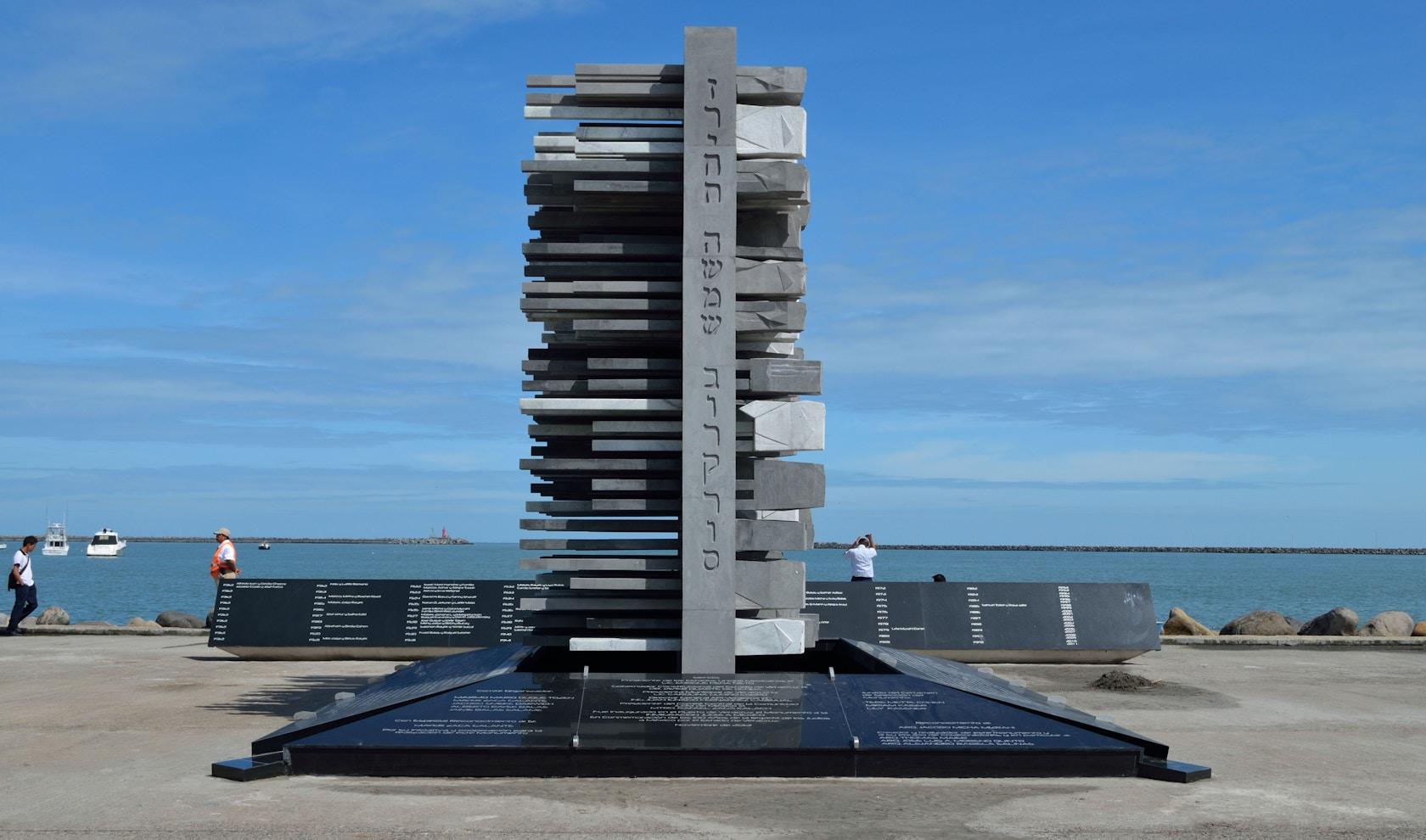 100 Years of Jewish Immigration Through Veracruz Port in Mexico: Parallel Lives