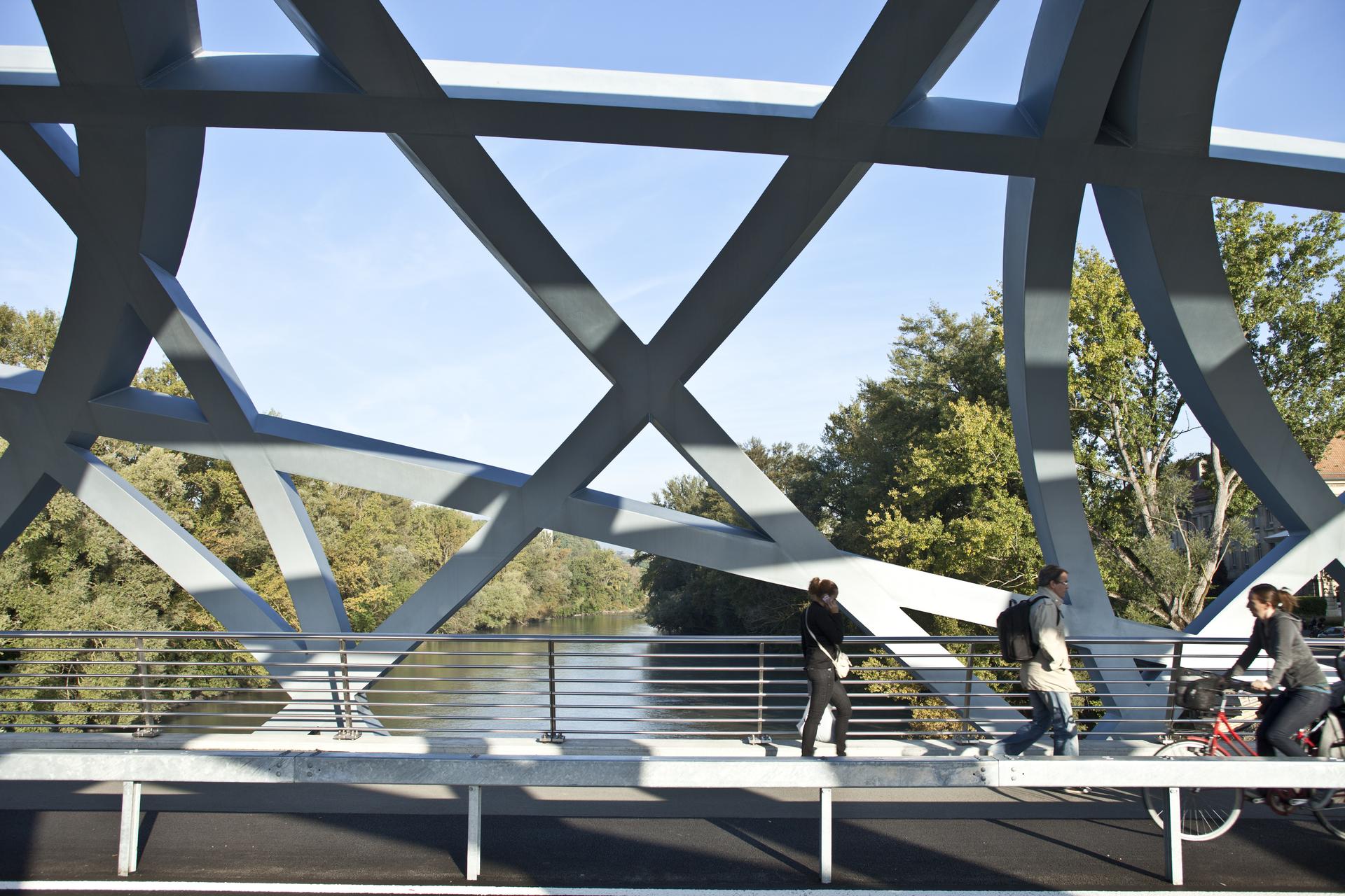 Hans-Wilsdorf Bridge - image 11