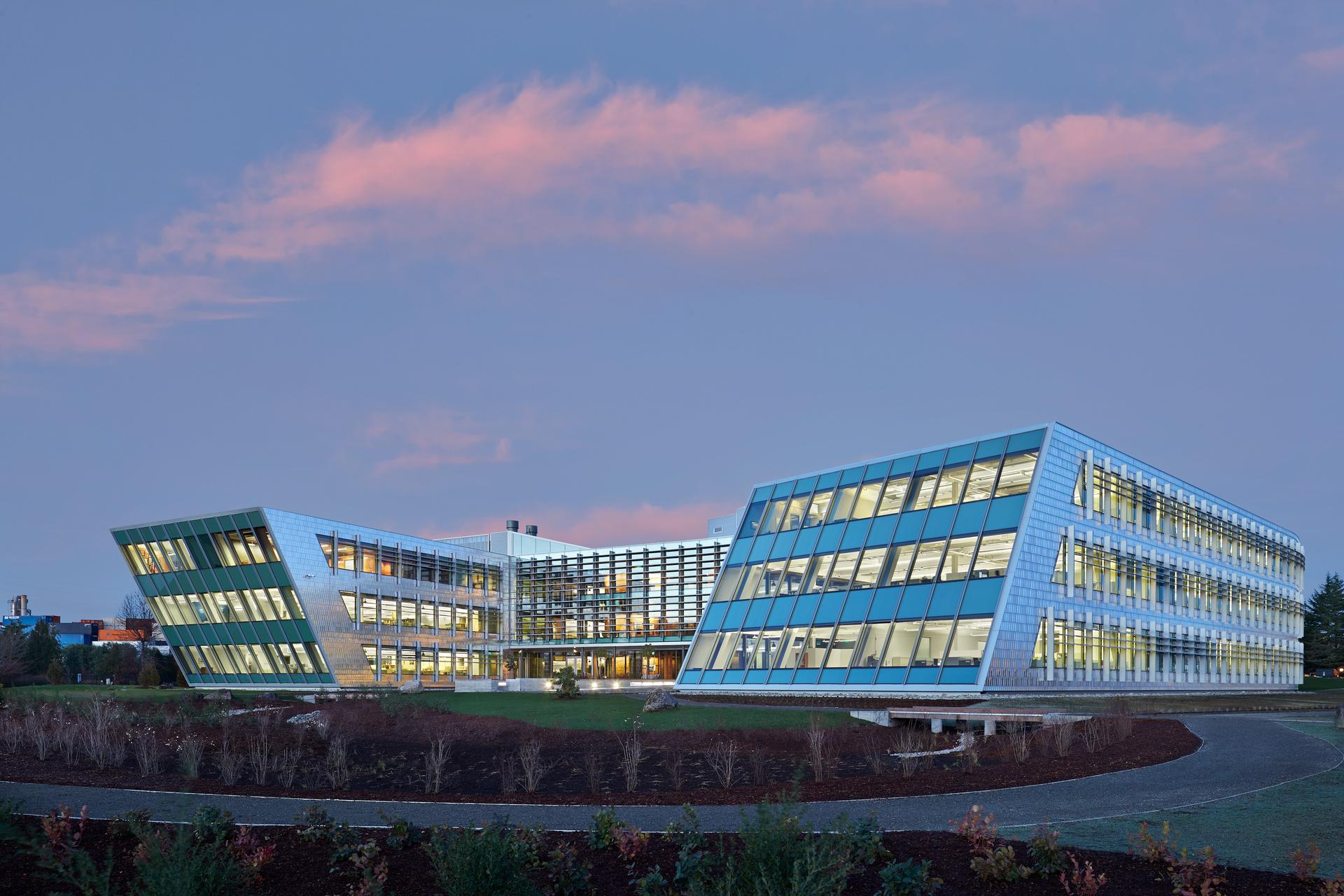 Federal Center South Building 1202 - image 4