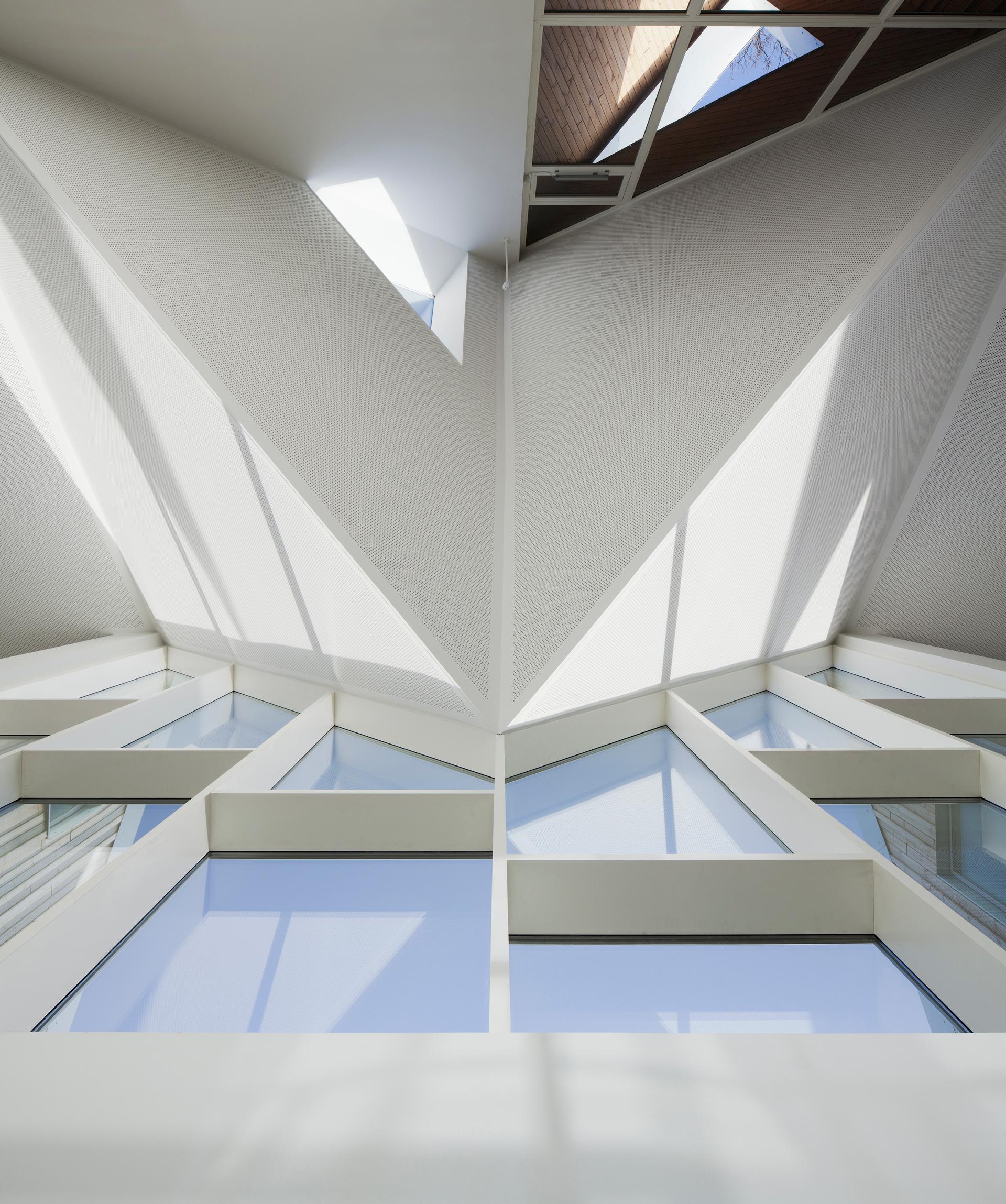 Healthcare Center for Cancer Patients - image 8