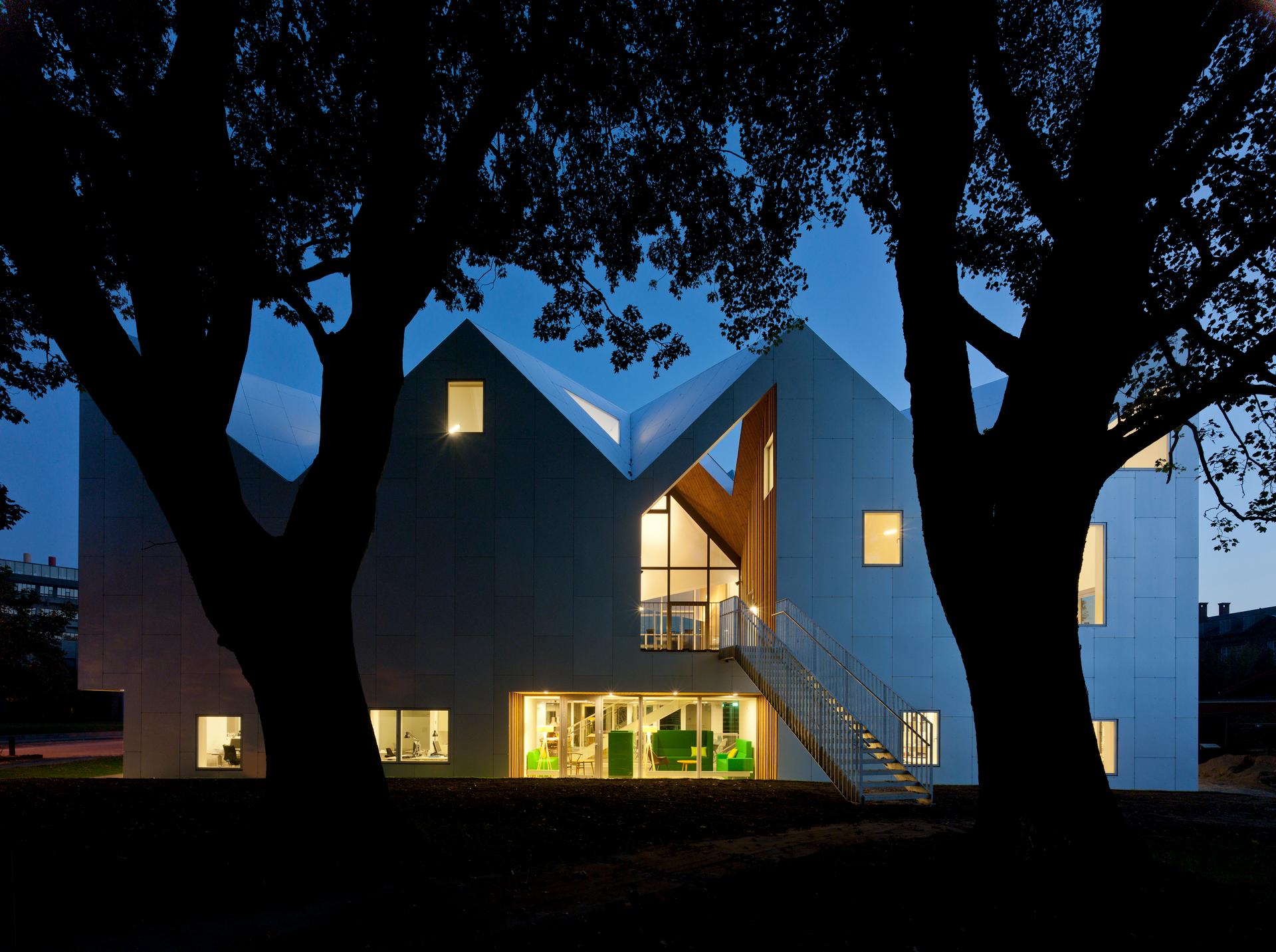 Healthcare Center for Cancer Patients - image 5