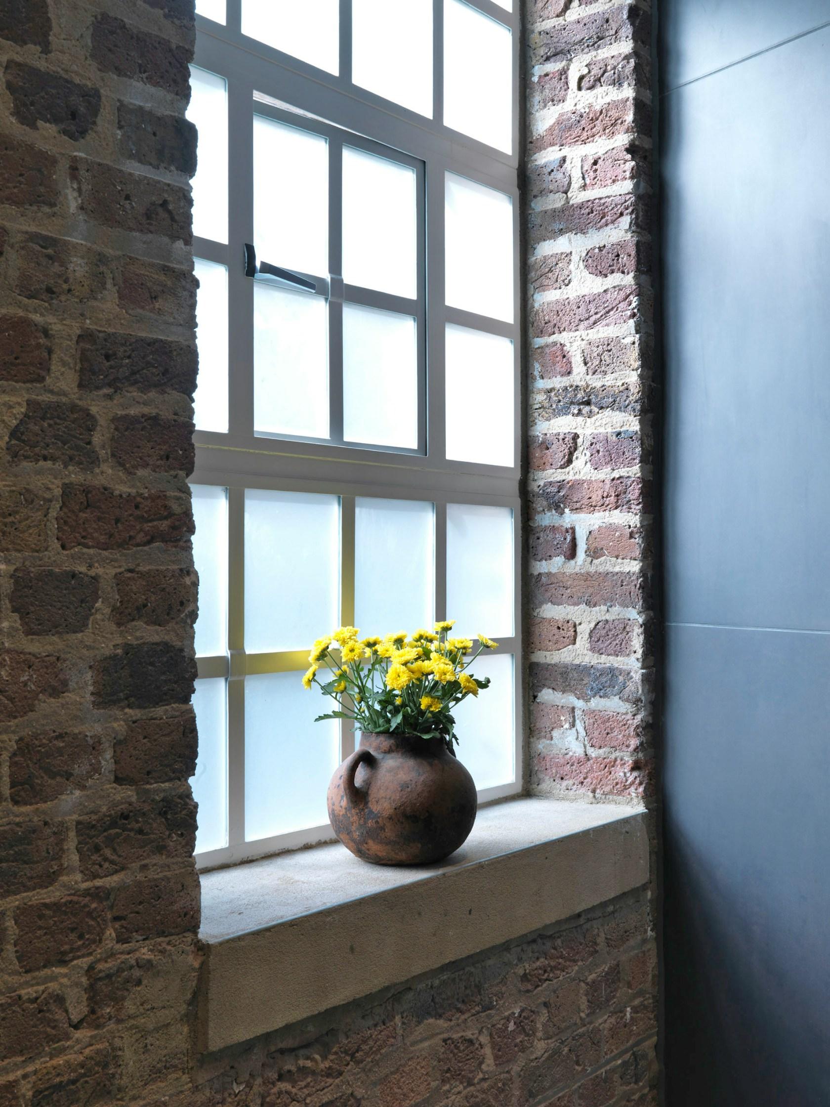 Bermondsey Warehouse Loft - image 6