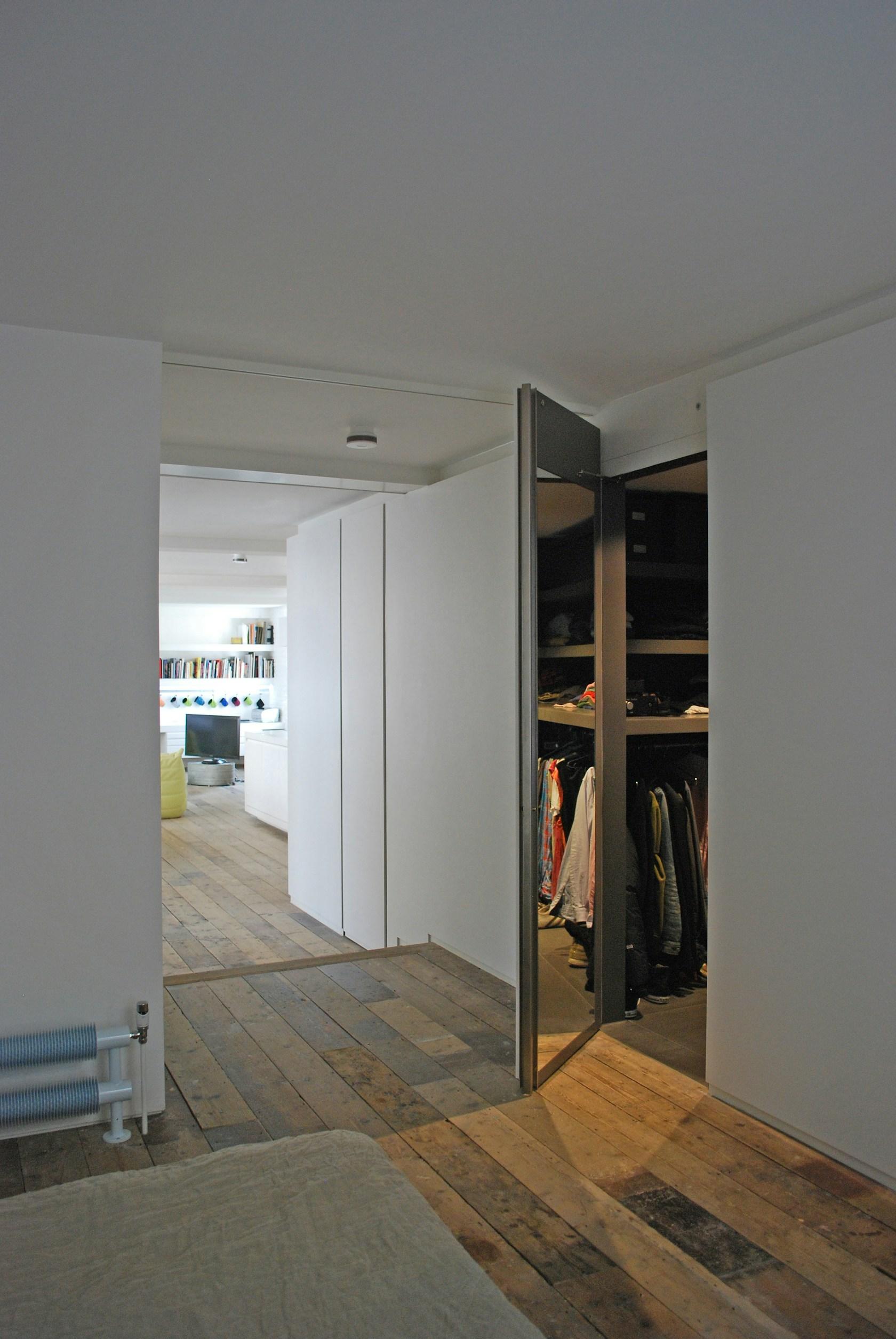 Bermondsey Warehouse Loft - image 15