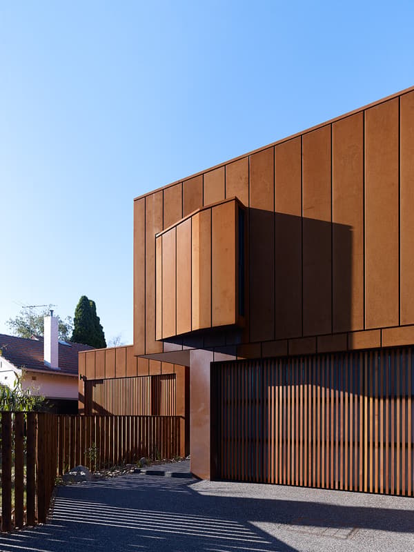 Manning Road House - image 3