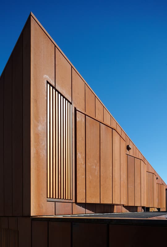 Manning Road House - image 4