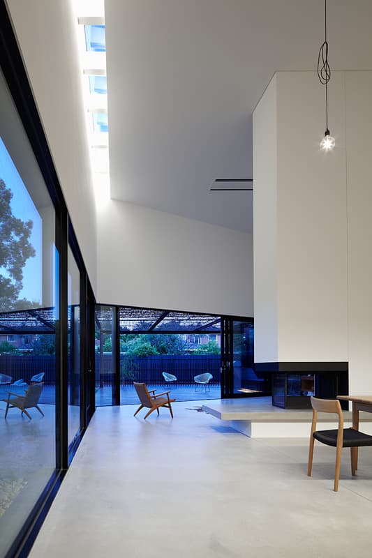 Manning Road House - image 2