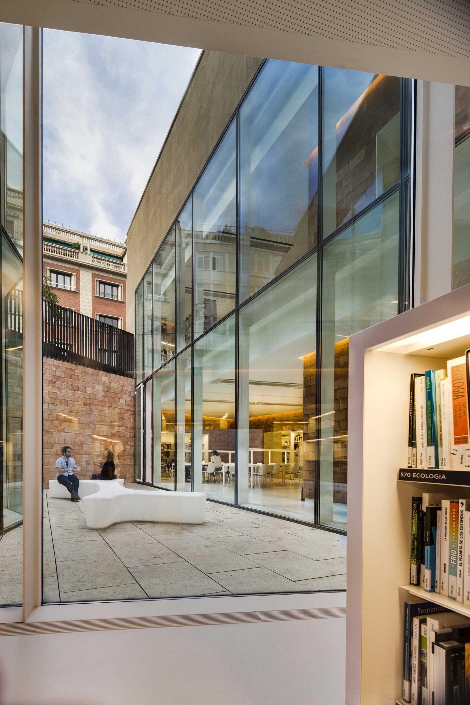 Joan Maragall Library - image 3