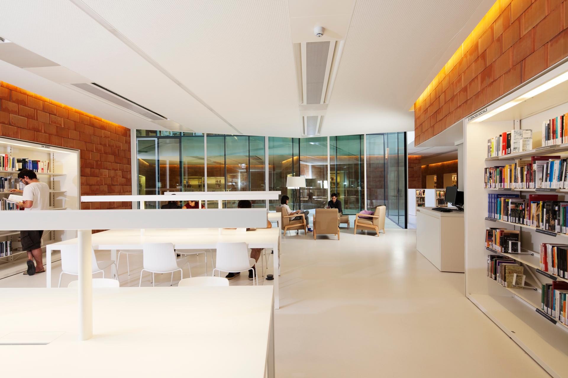 Joan Maragall Library - image 4
