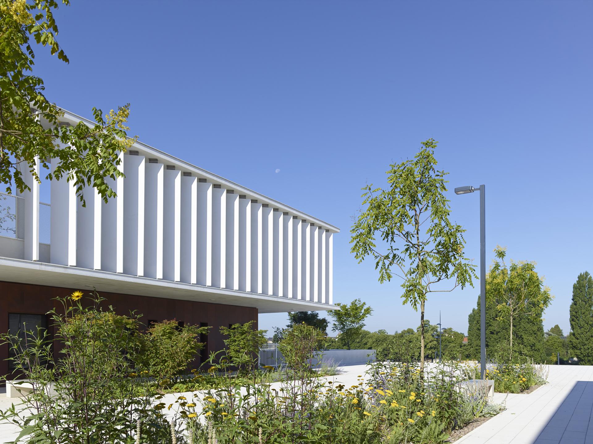Elementary School Claudie Haigneré - image 6