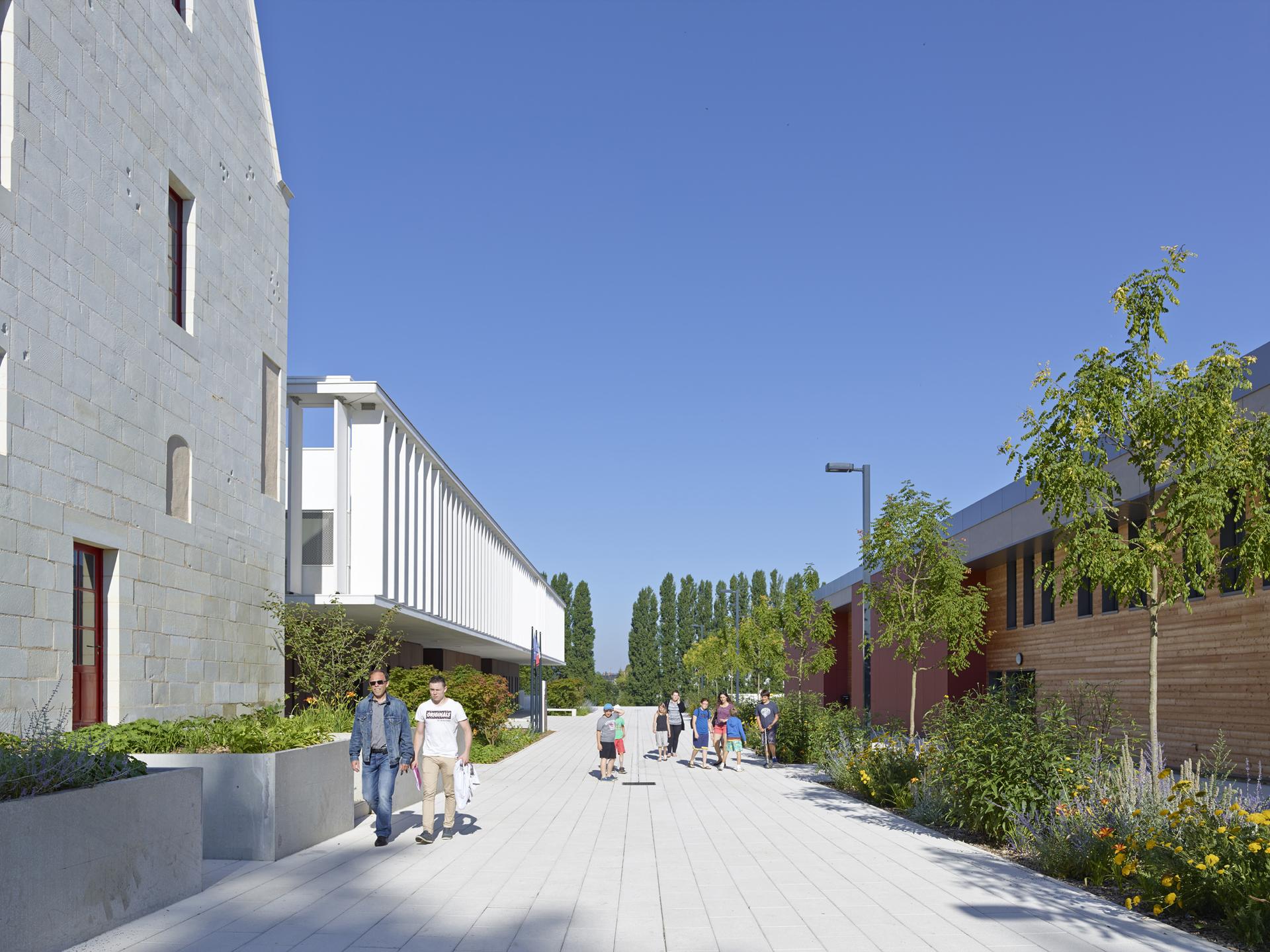 Elementary School Claudie Haigneré - image 7