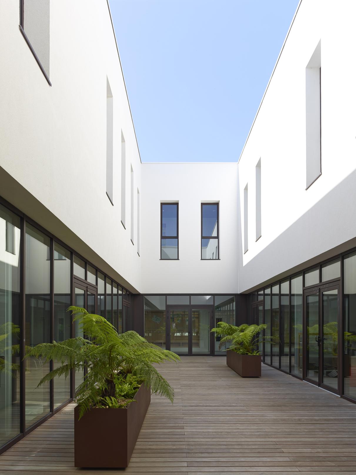 Elementary School Claudie Haigneré - image 14