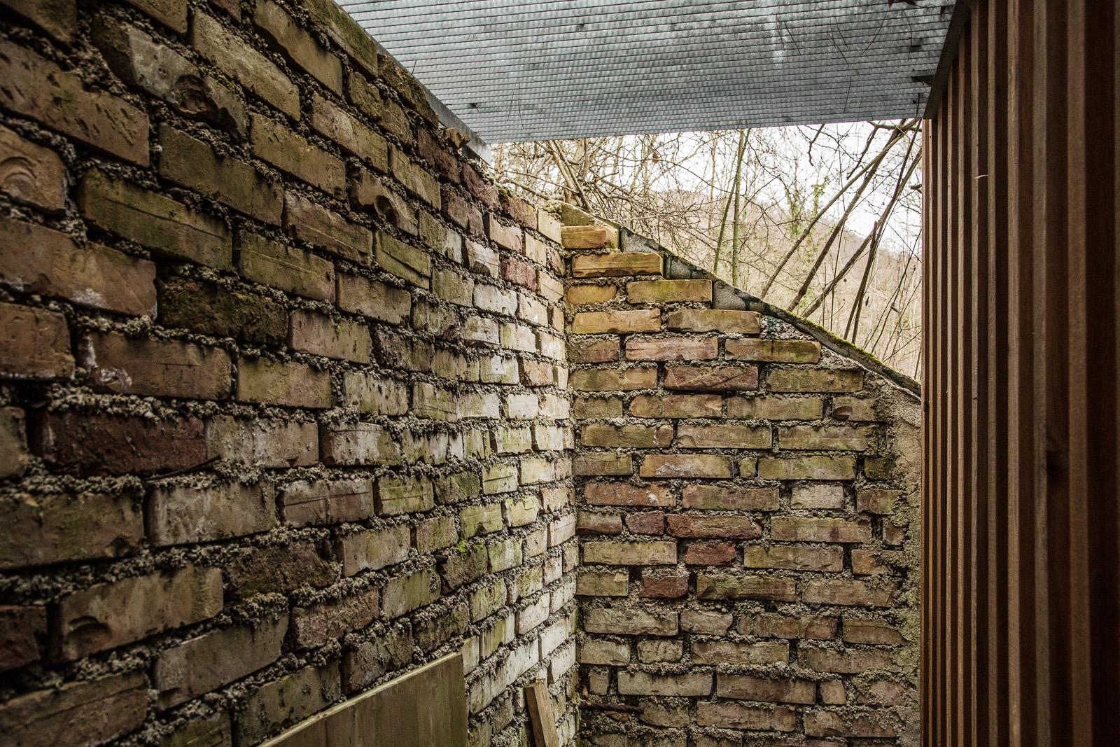 Tom's hut - image 8