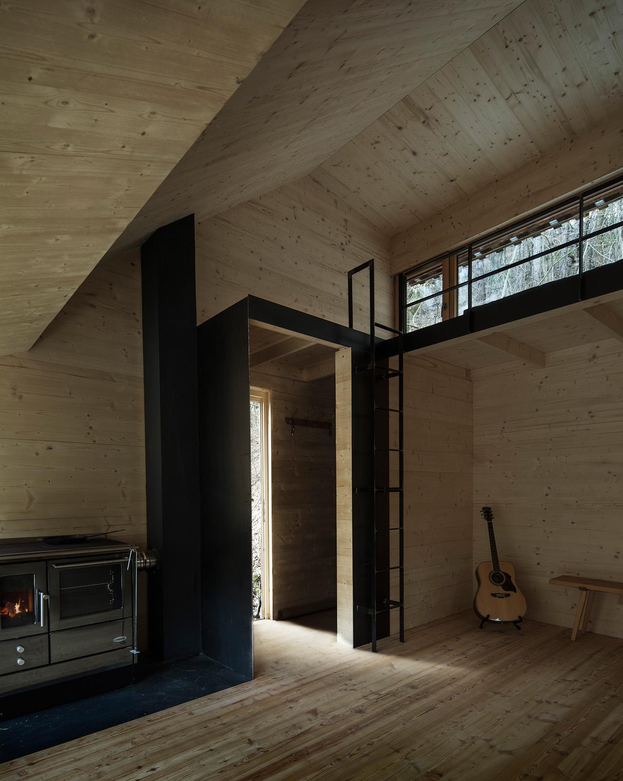 Tom's hut - image 12