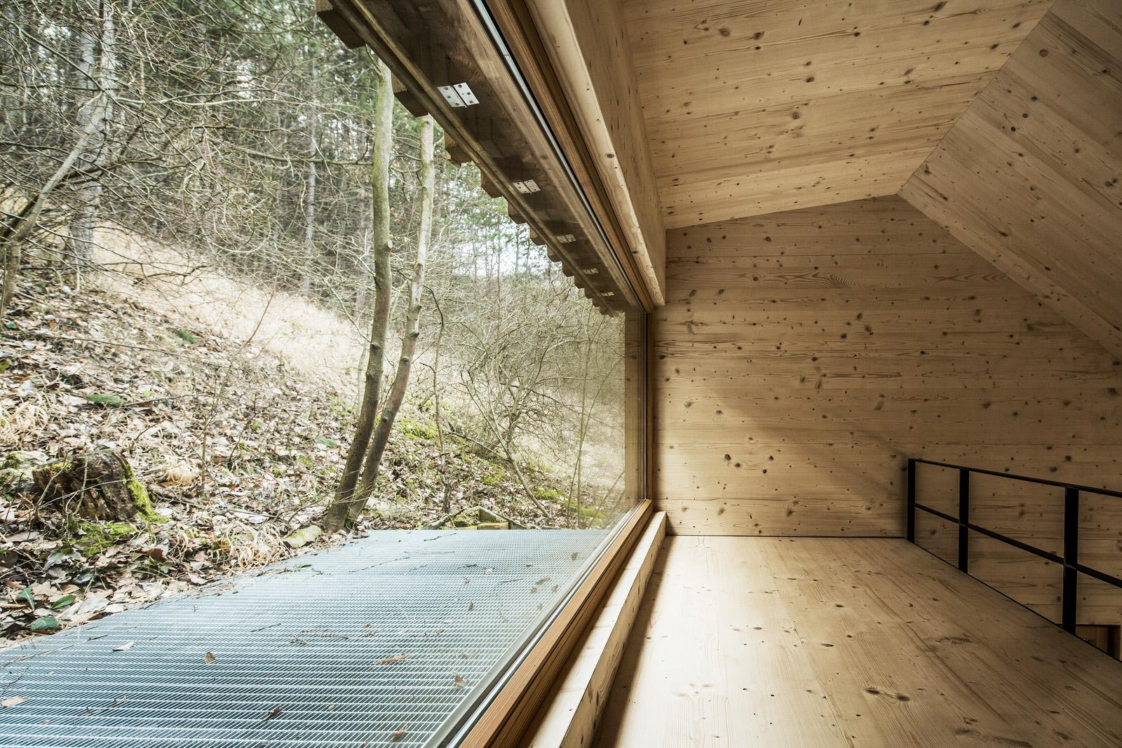 Tom's hut - image 13