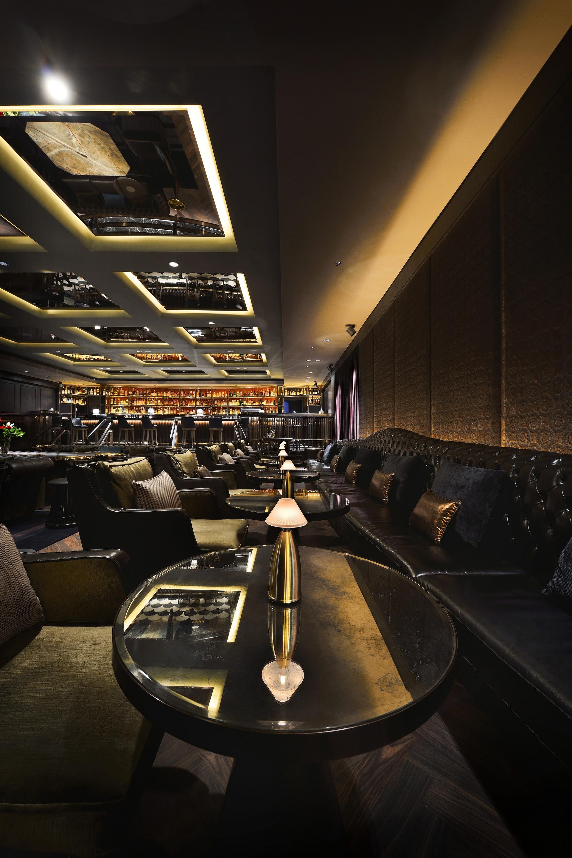 Manhattan Bar - image 10