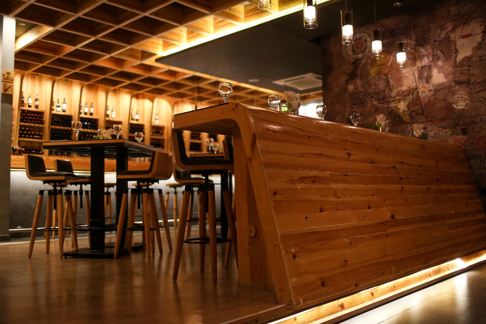 DeSoto - Coffee, Books & Wine