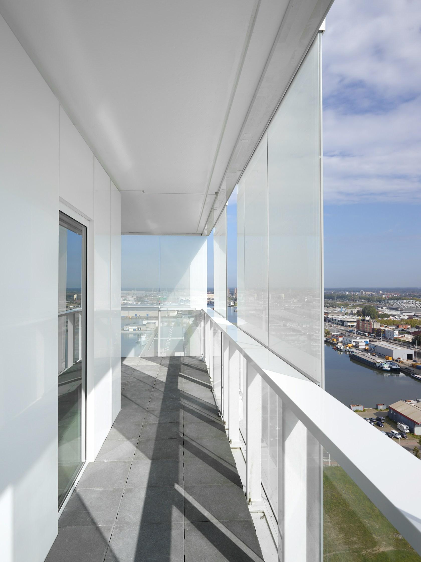 Park Tower - image 15