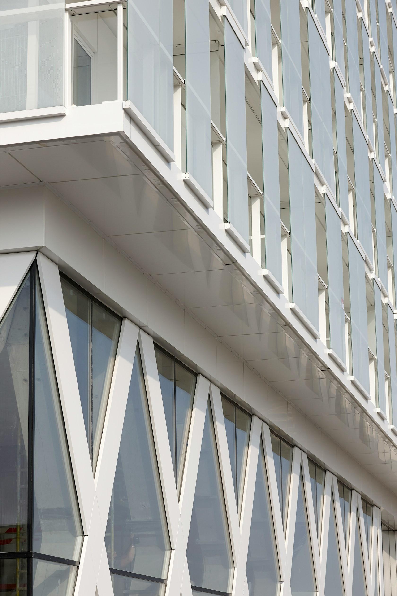 Park Tower - image 21