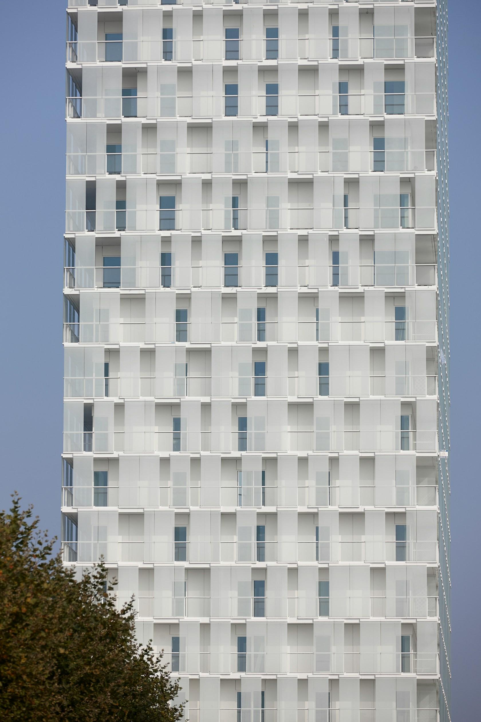 Park Tower - image 4