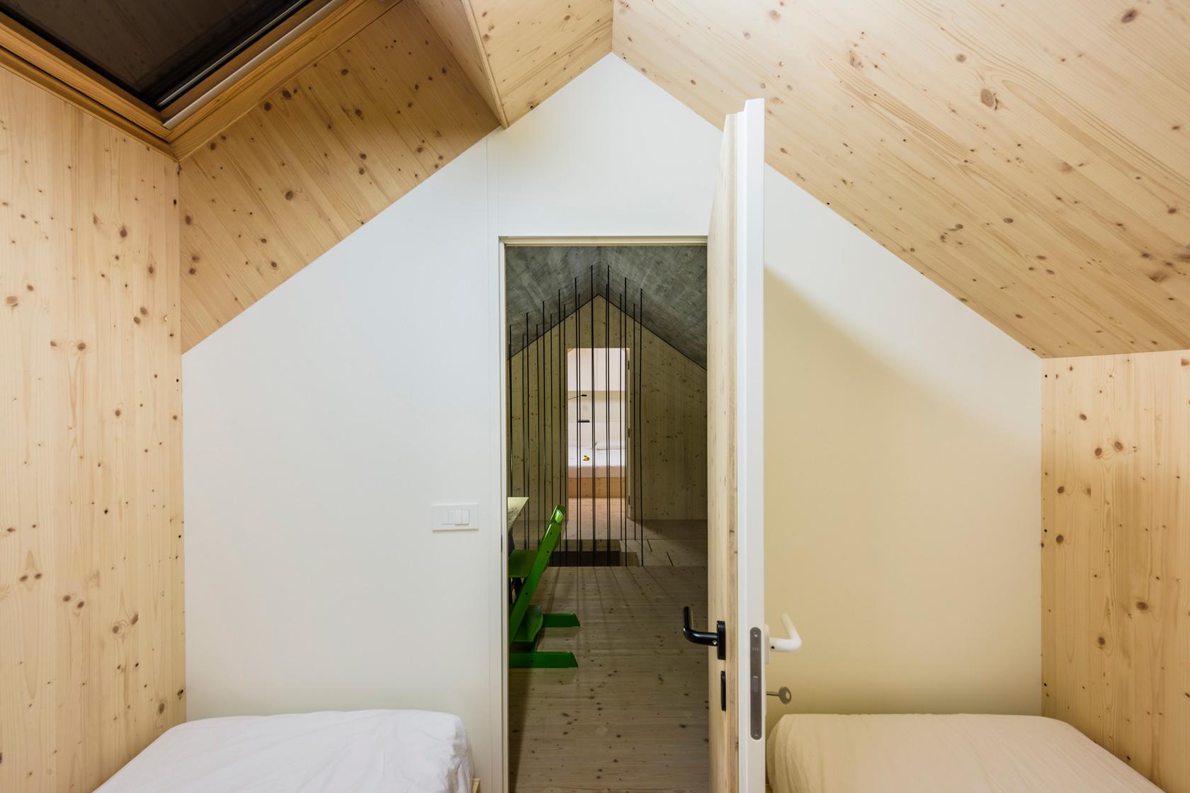 Compact Karst House - image 13