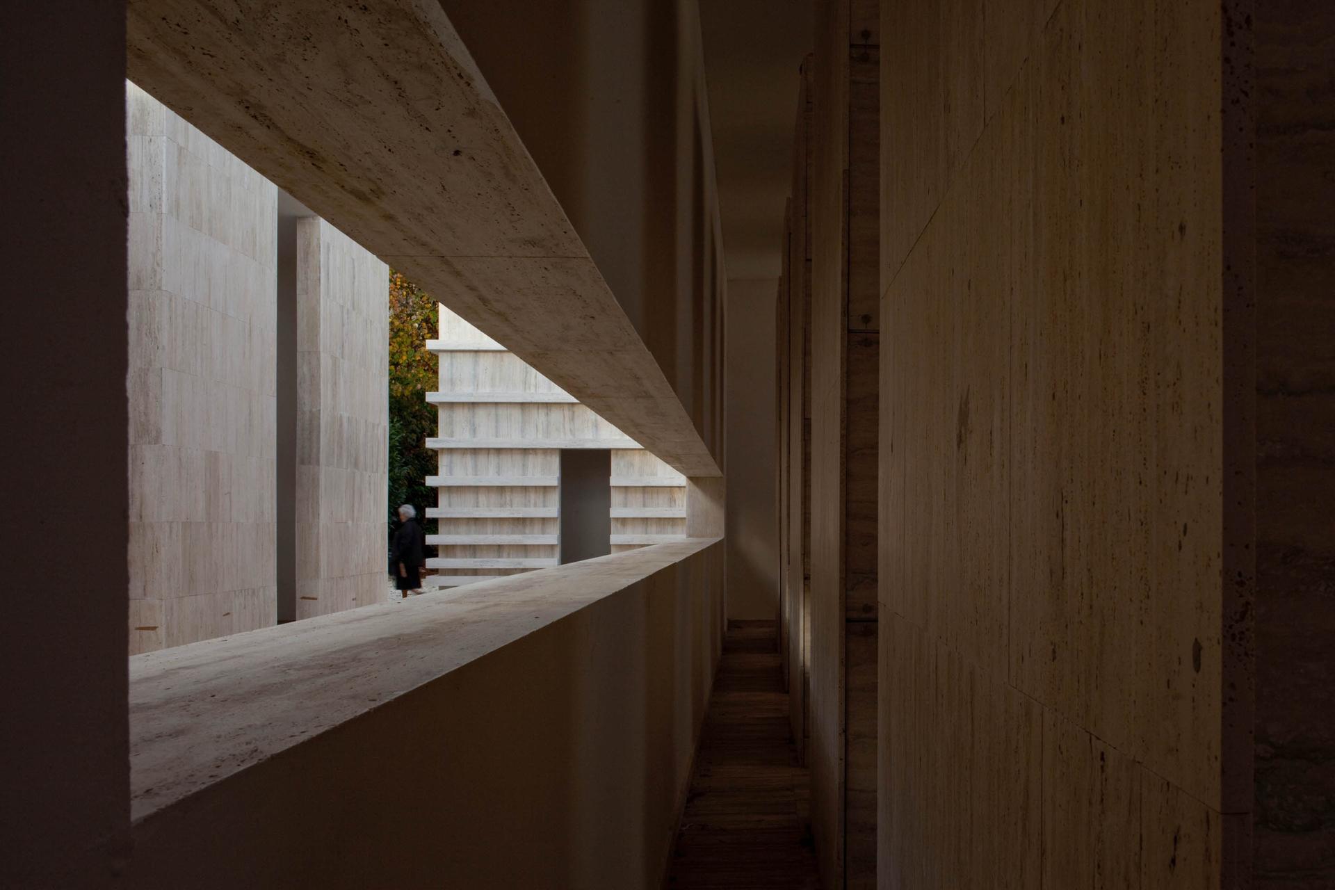 Square of Silence: Enlargement of the Gubbio Cemetery - image 3