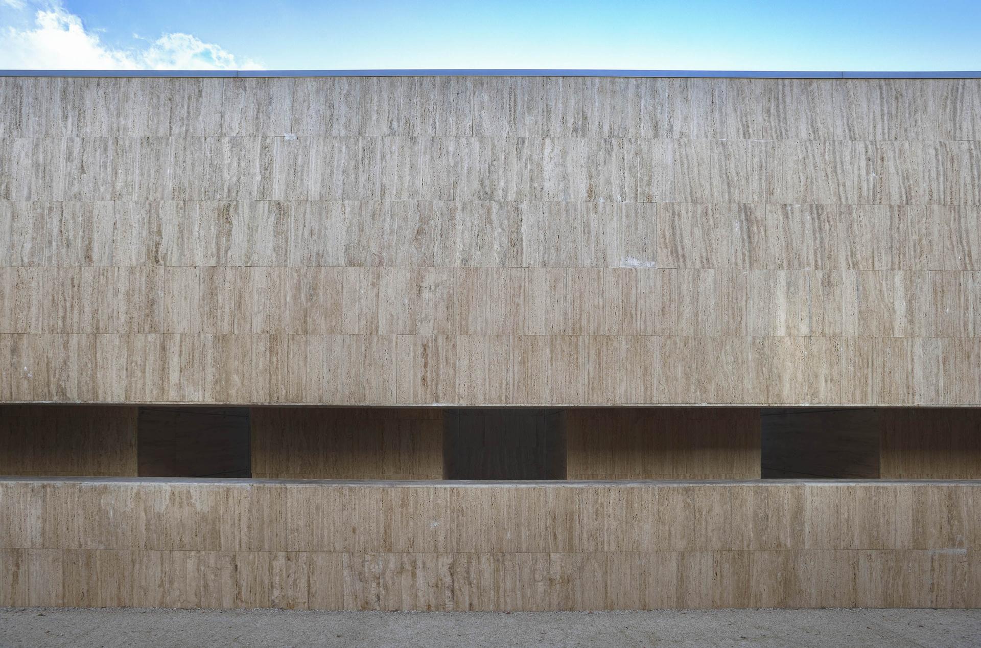 Square of Silence: Enlargement of the Gubbio Cemetery - image 4