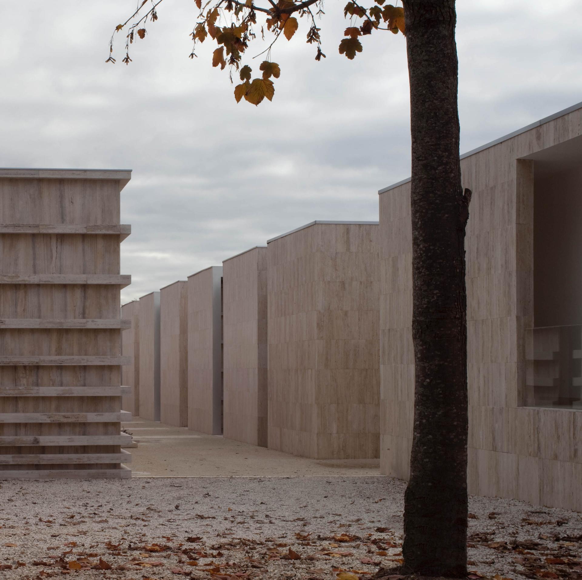 Square of Silence: Enlargement of the Gubbio Cemetery - image 8