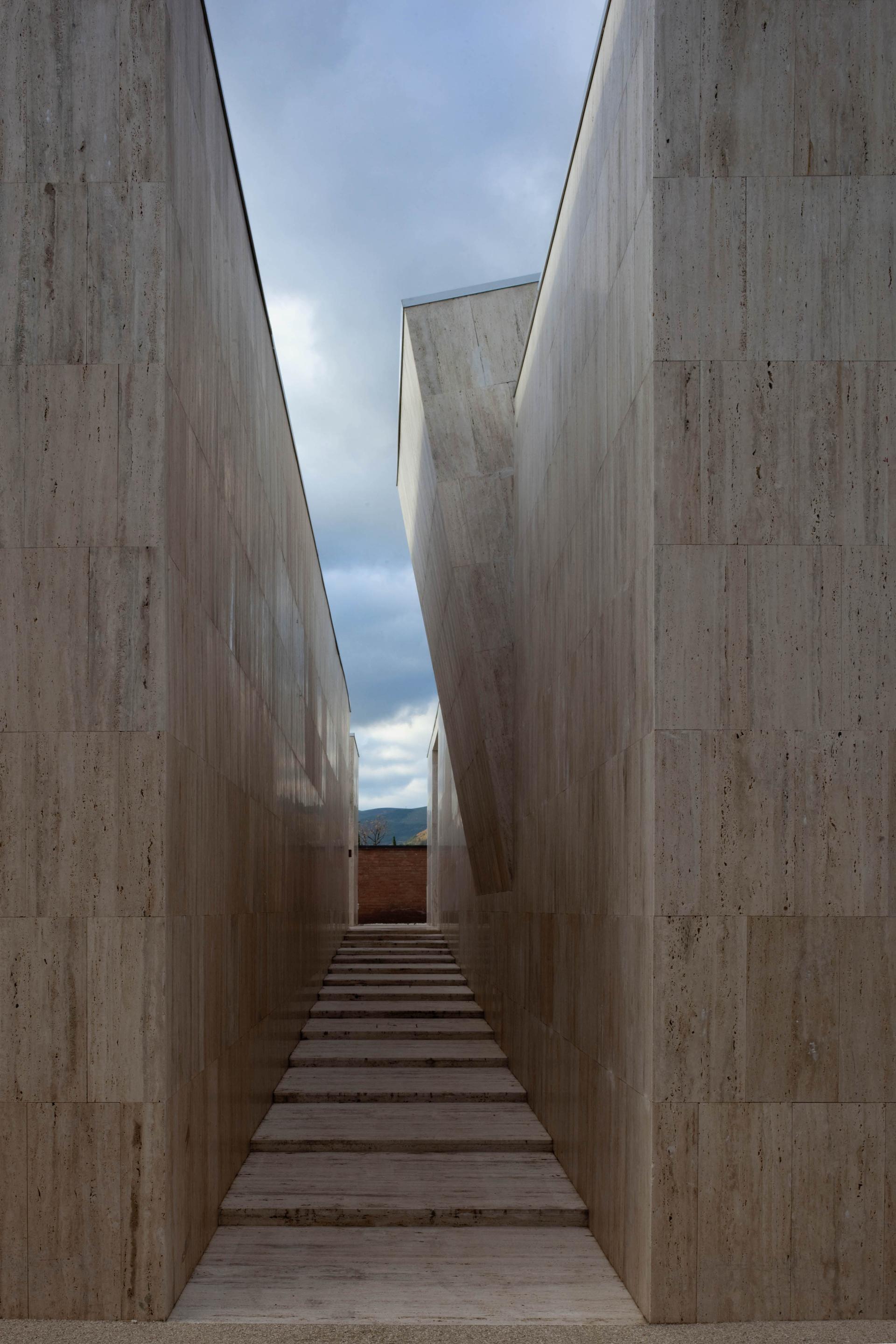 Square of Silence: Enlargement of the Gubbio Cemetery - image 11