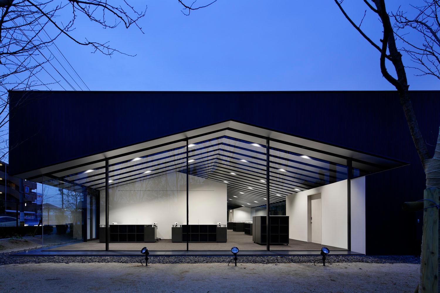 Office in Forest / Aquaplannet headquarters building