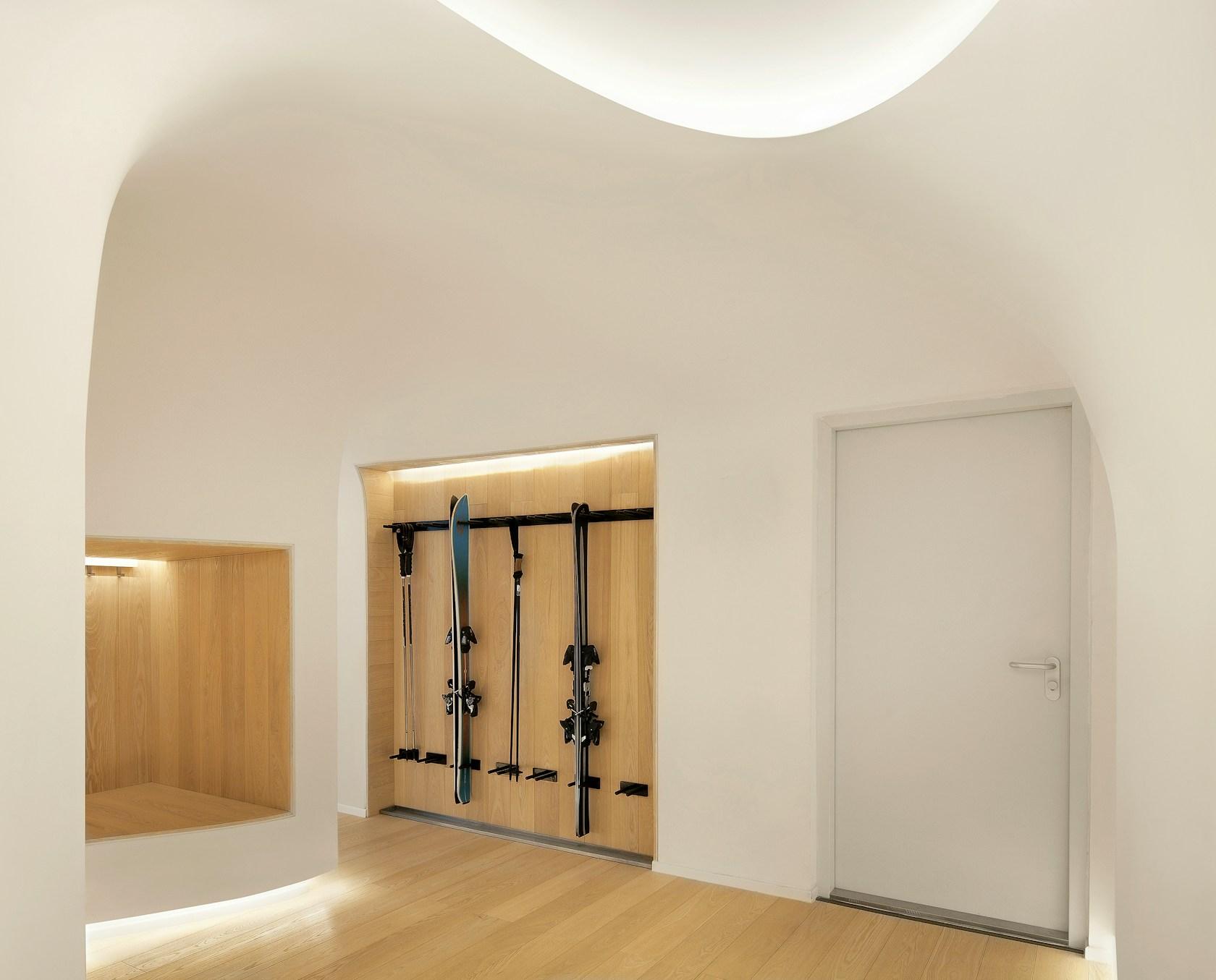 Ice & Snow Apartment - image 10