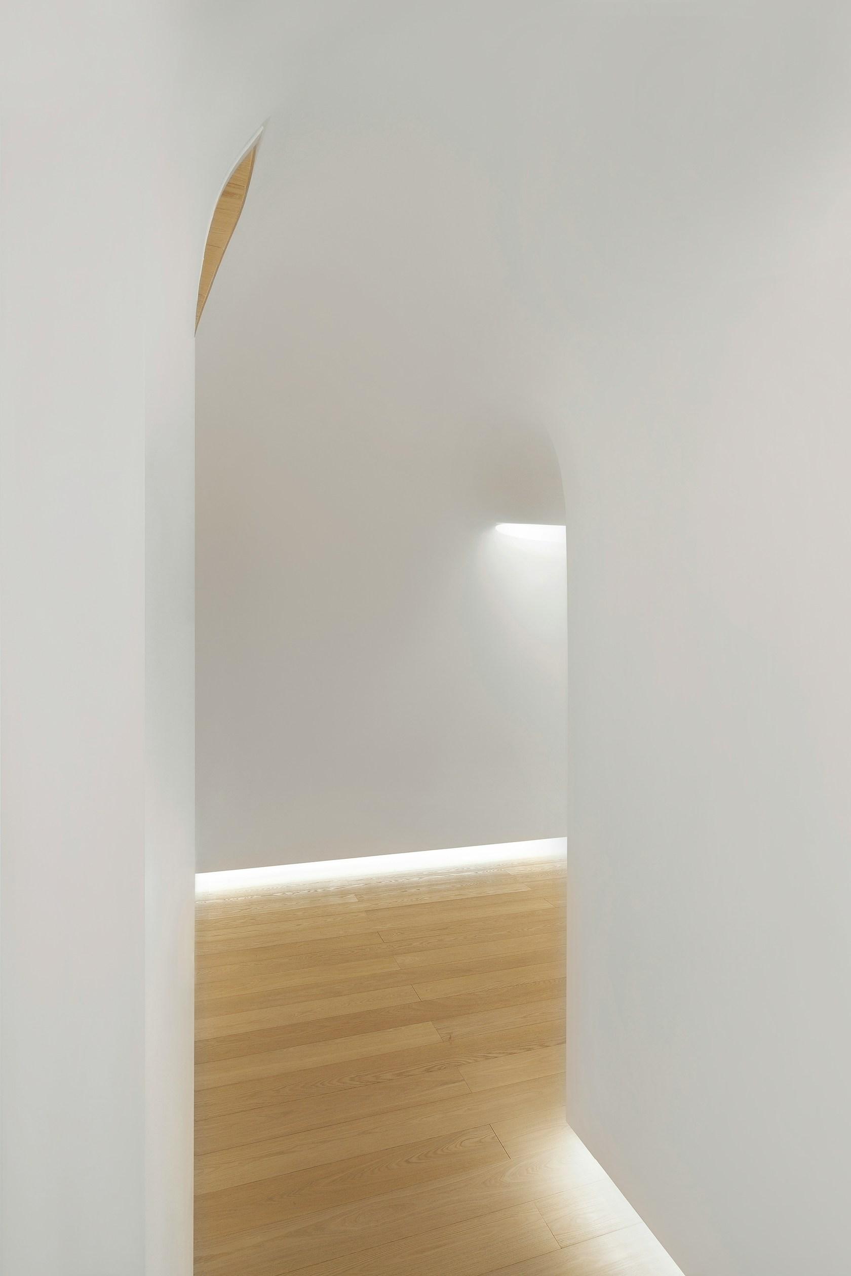 Ice & Snow Apartment - image 6