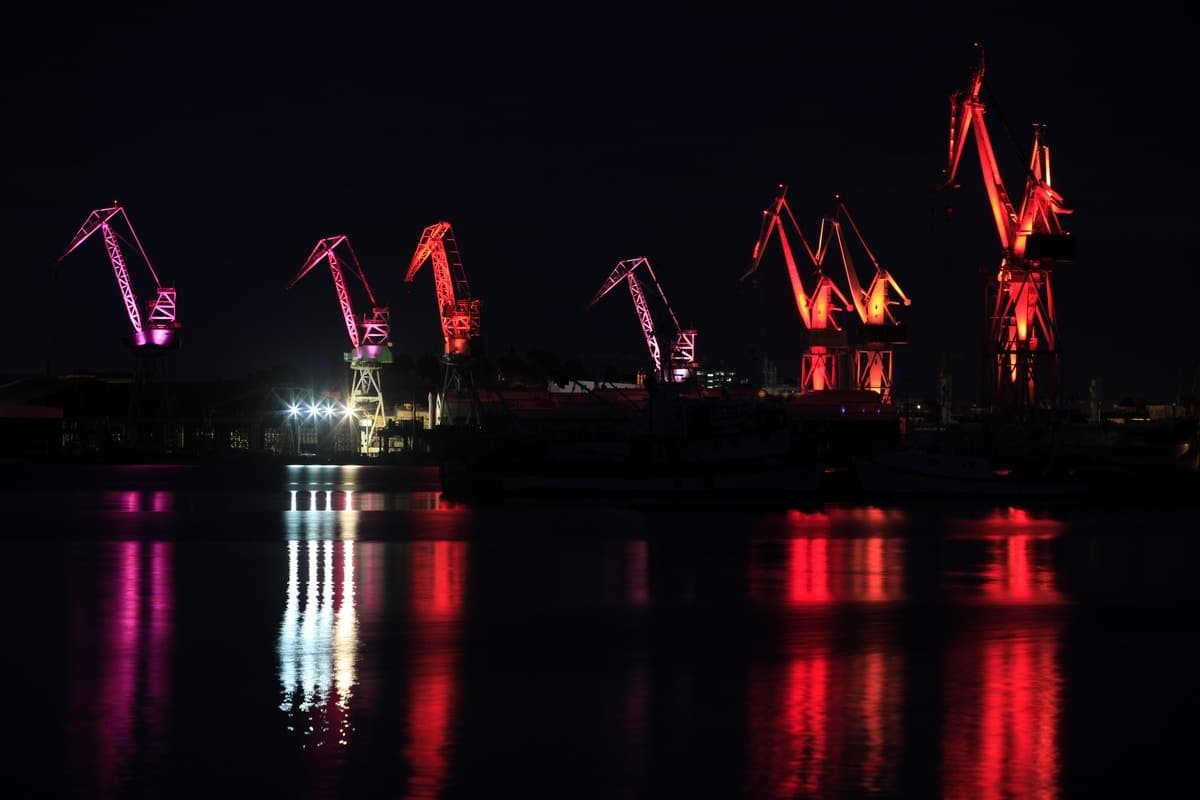 Shipyard Cranes Lighting Giants - image 6