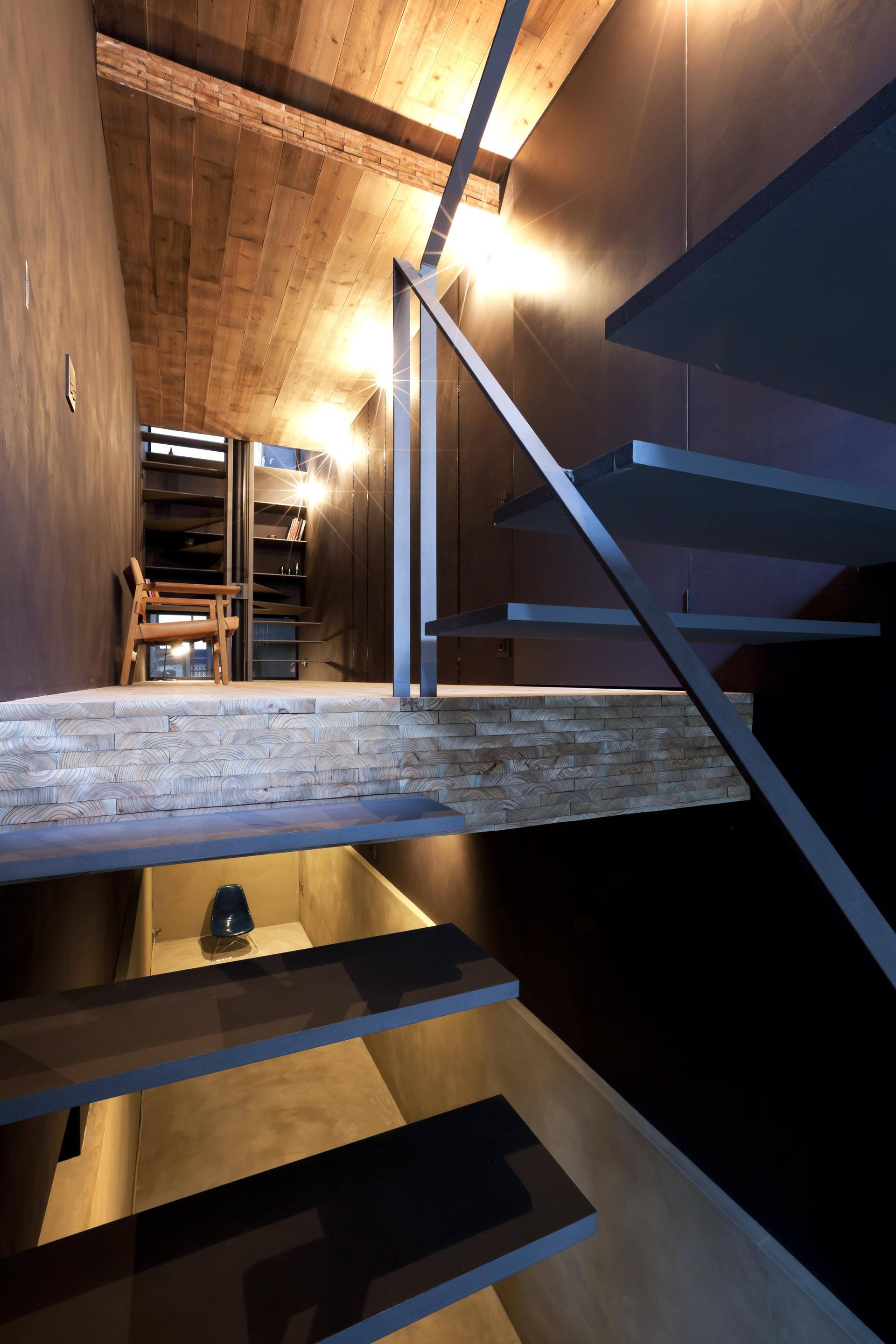 1.8-M Width House - image 10