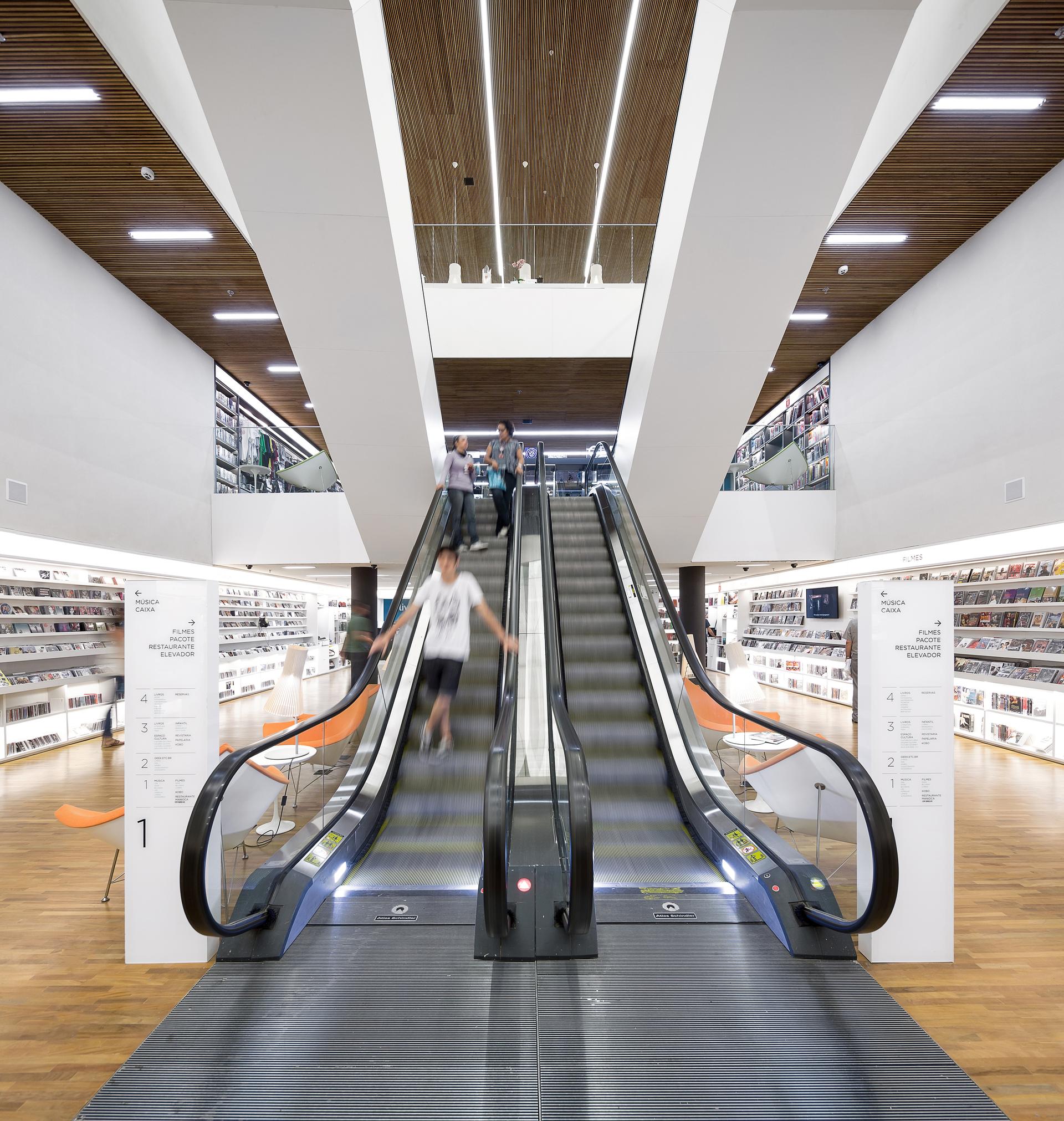 Cultura Bookstore - image 8