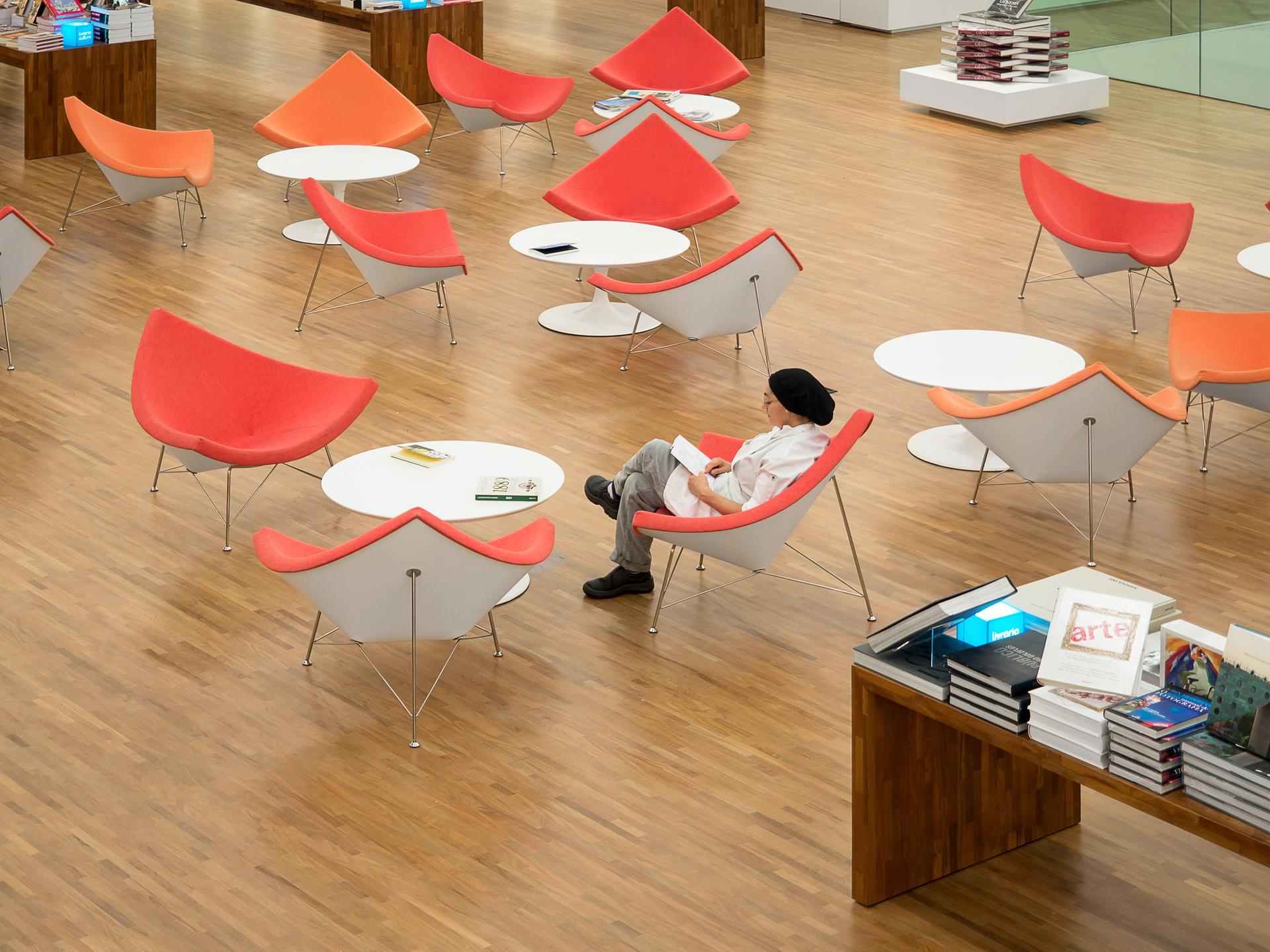 Cultura Bookstore - image 7