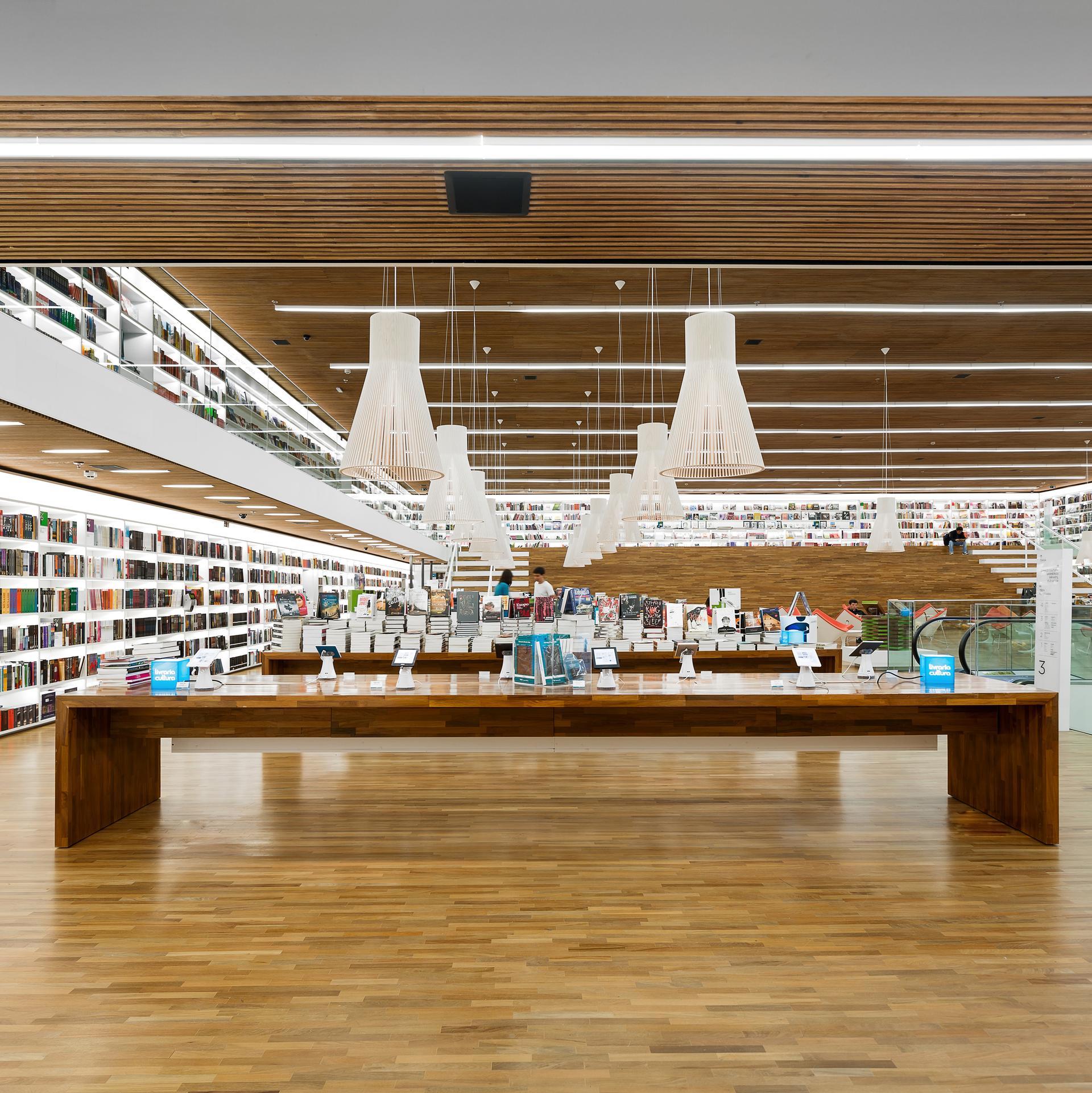 Cultura Bookstore - image 6