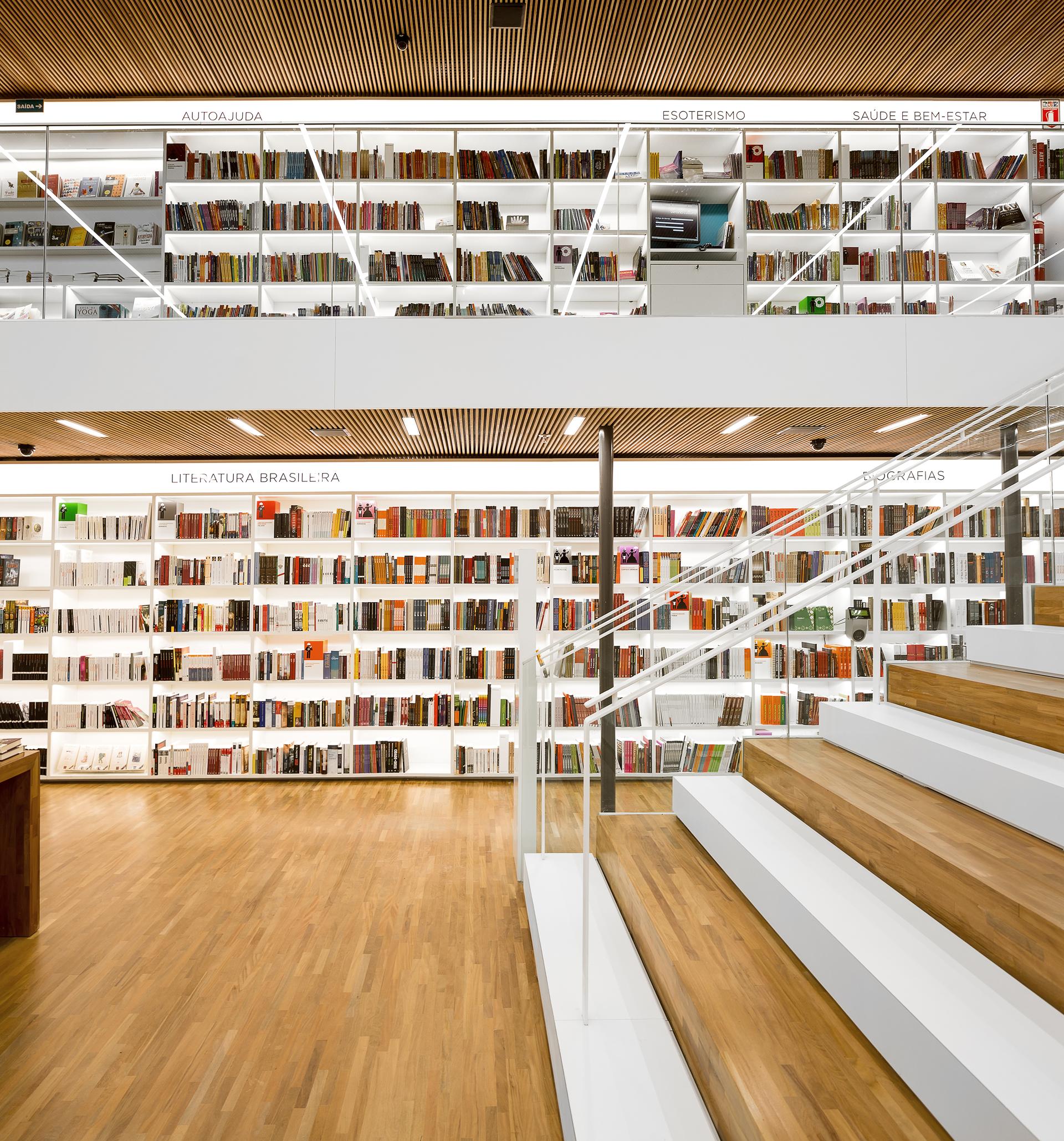 Cultura Bookstore - image 5
